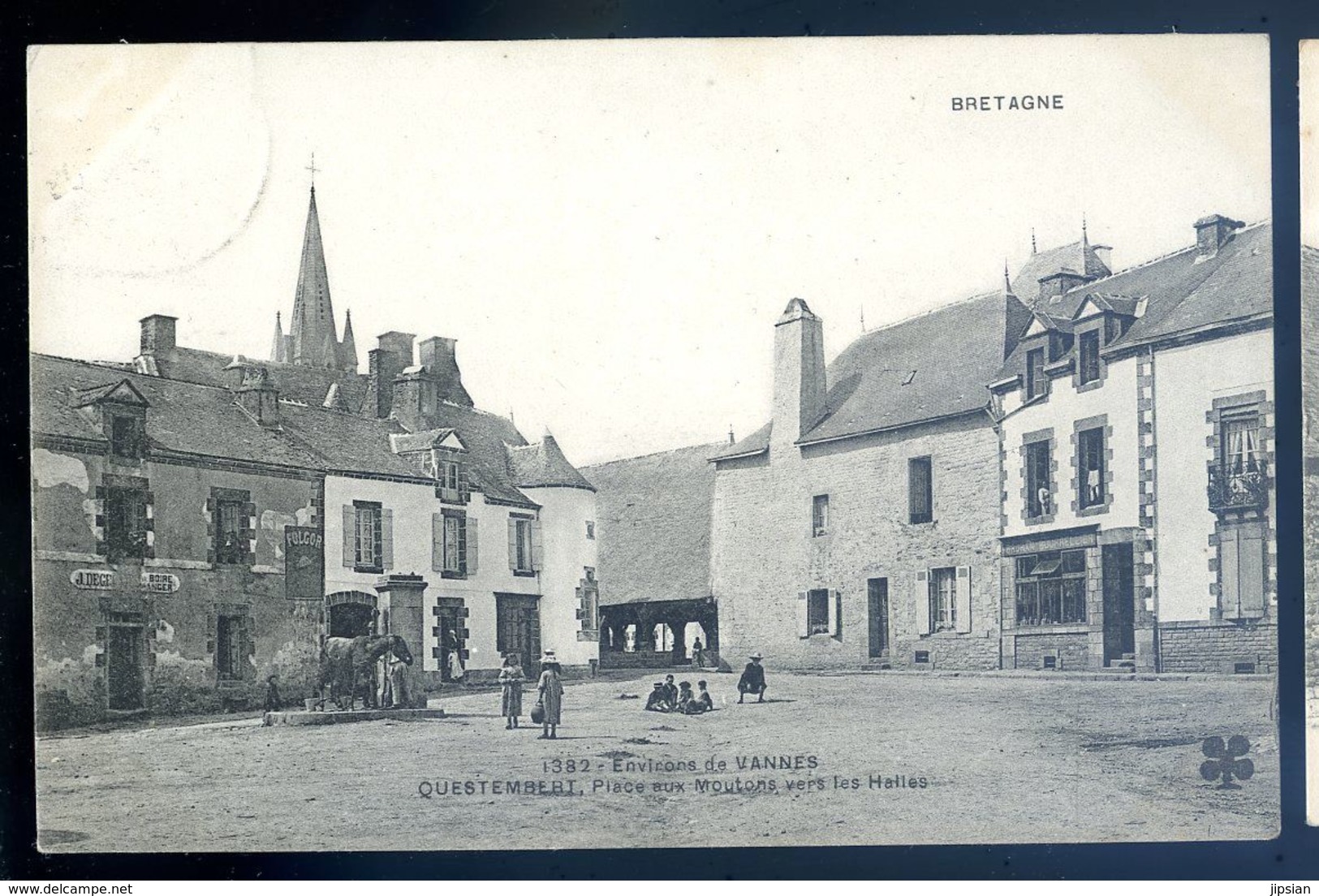 Cpa Du 56 Questembert Place Aux Moutons Vers Les Halles -- Environs De Vannes  AVR20-83 - Questembert