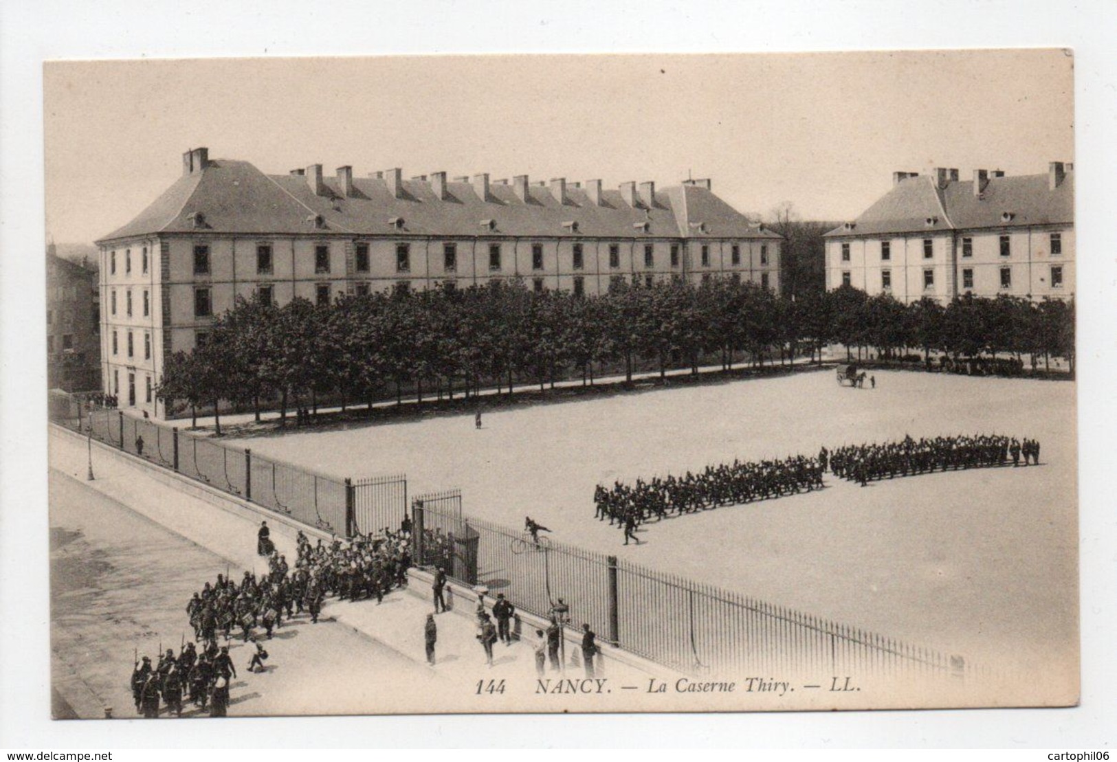 - CPA NANCY (54) - La Caserne Thiry (belle Animation) - Editions Lévy 144 - - Nancy