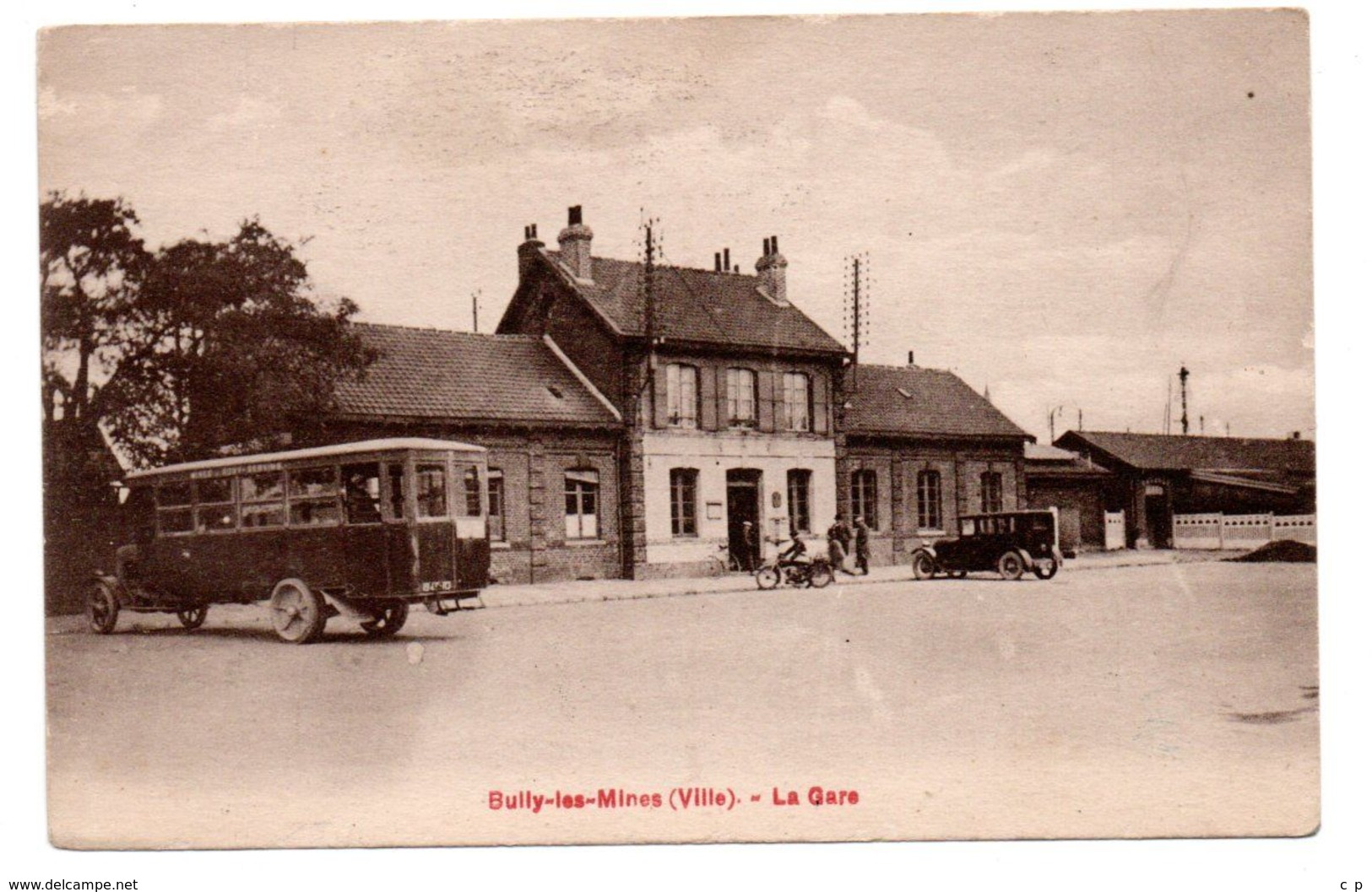 Bully Les Mines - La Gare  -  Autobus - RARE -  CPA ° - Sonstige & Ohne Zuordnung