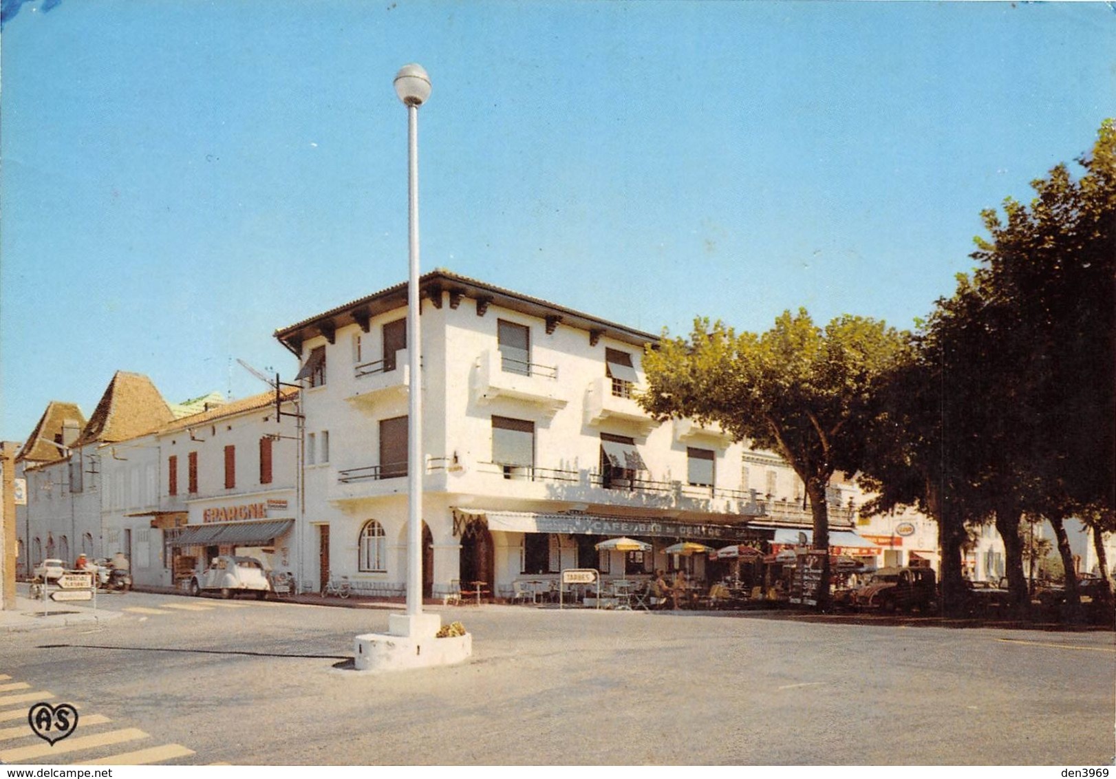 MAUBOURGUET - Le Centre Ville Et Le Rond Point - Maubourguet