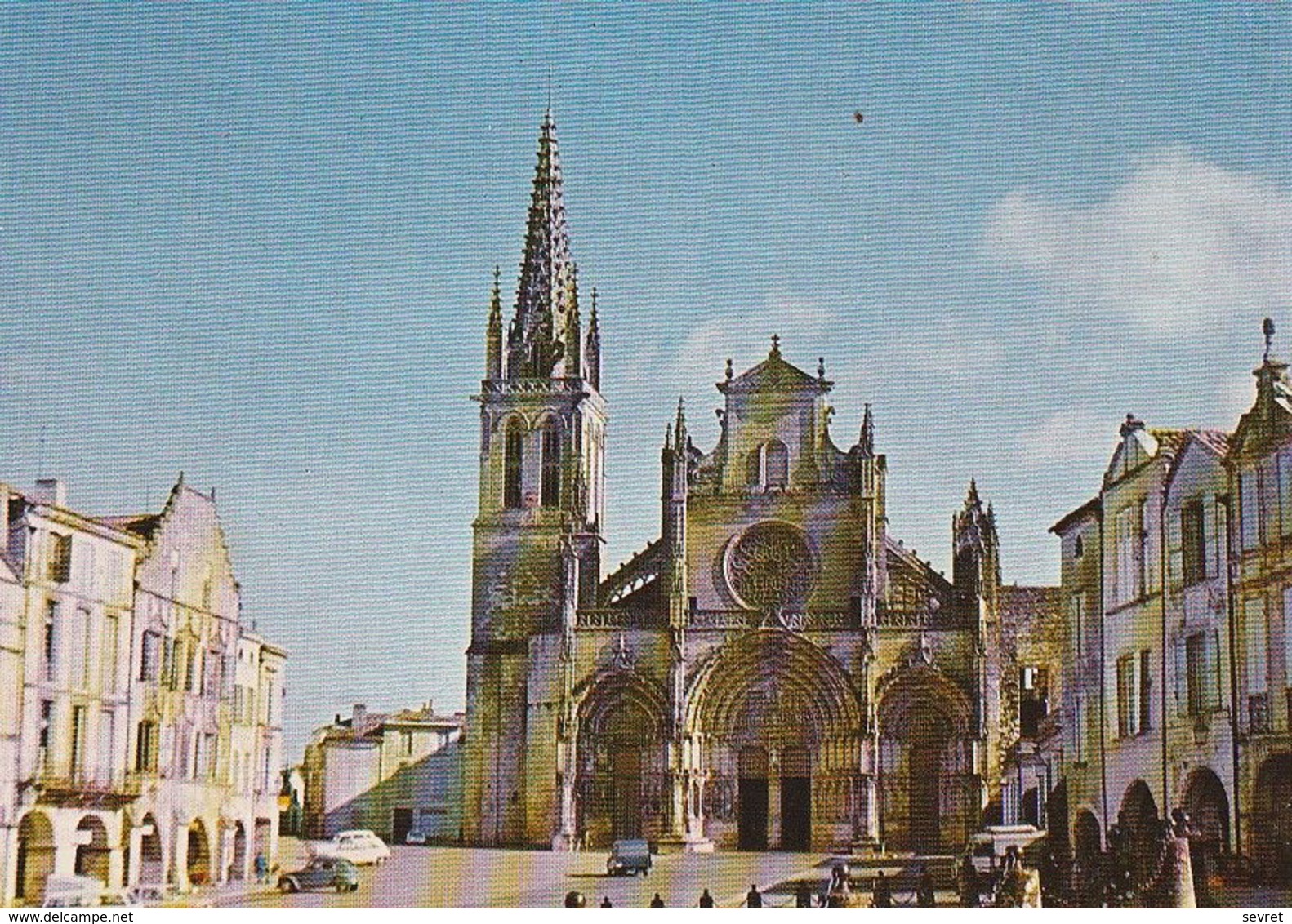 B AZAS  - La Cathédrale Saint Jean .  CPM - Bazas