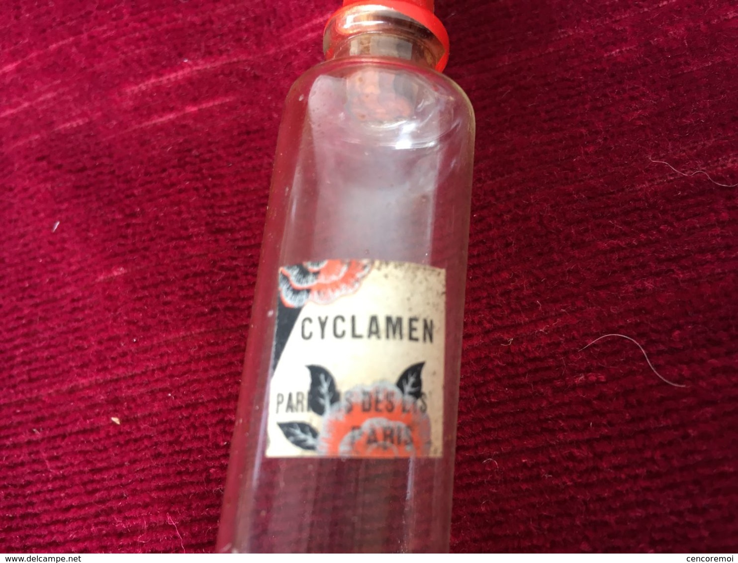 flacon ancien en verre très fin, Parfum des Lys " Cyclamen "