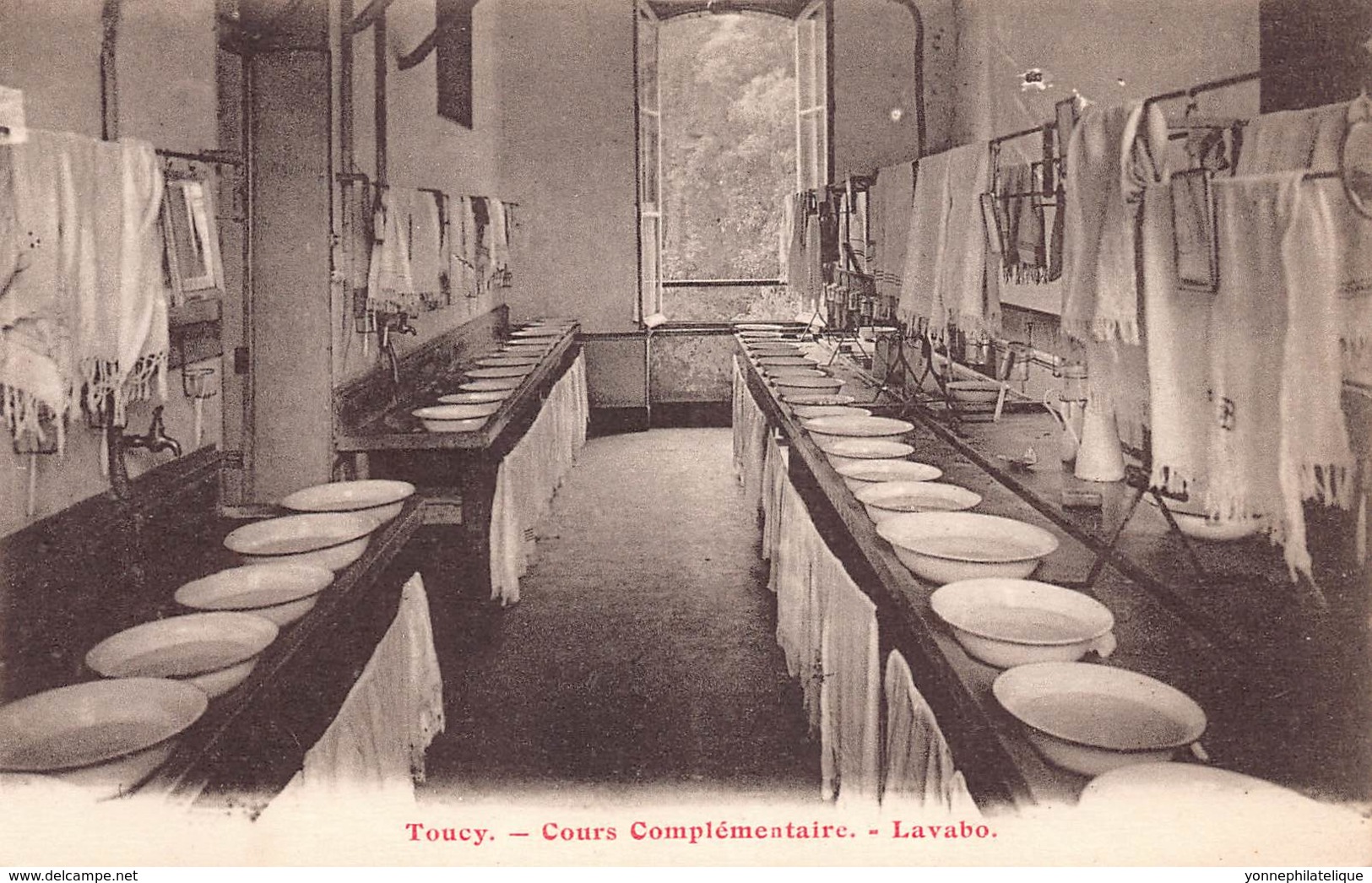 89 - YONNE - TOUCY - 10935 - Cours Complémentaire - Lavabo - Toucy