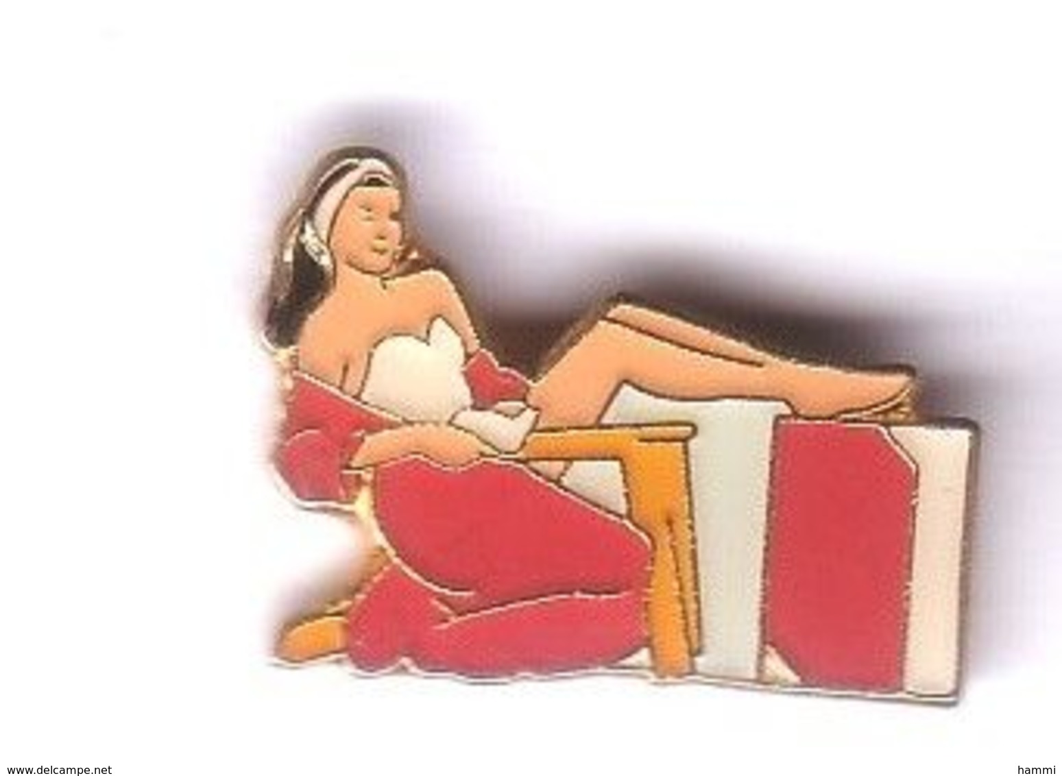 D107 Pin's Pin'up Pin'ups Sur Chaise De Plage Achat Immédiat - Pin-ups