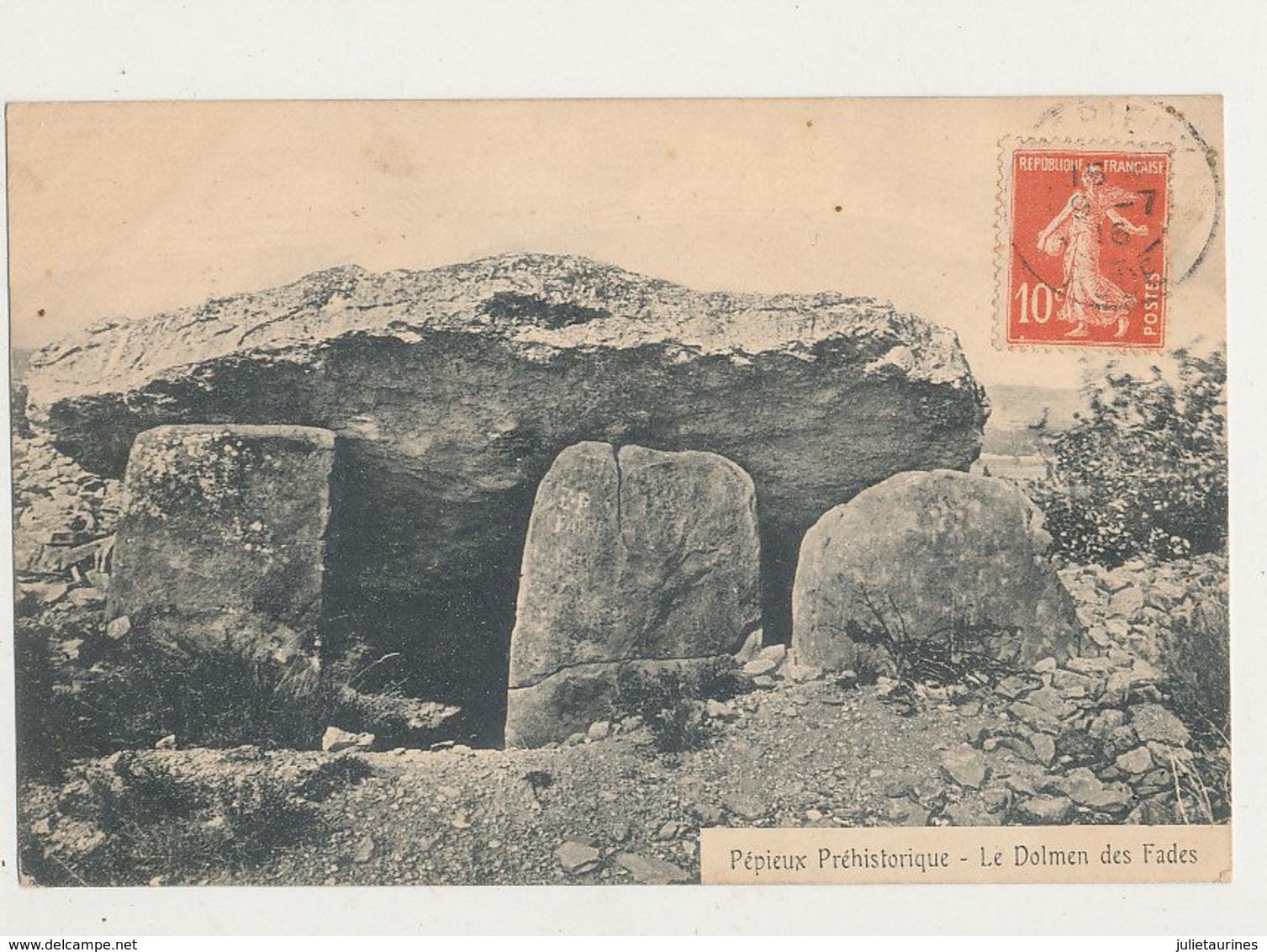 11 PEPIEUX LE DOLMEN DES FADES CPA BON ETAT - Dolmen & Menhirs