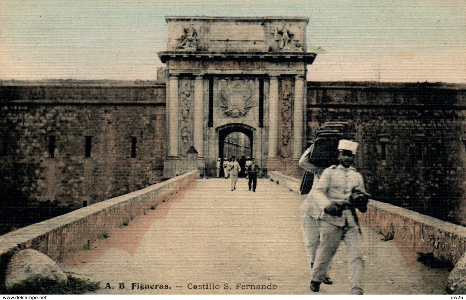 Figueras (Cataluña) Castillo San Fernando - Militar (militaires) Carte Colorisée, Toilée, Non Circulée - Gerona