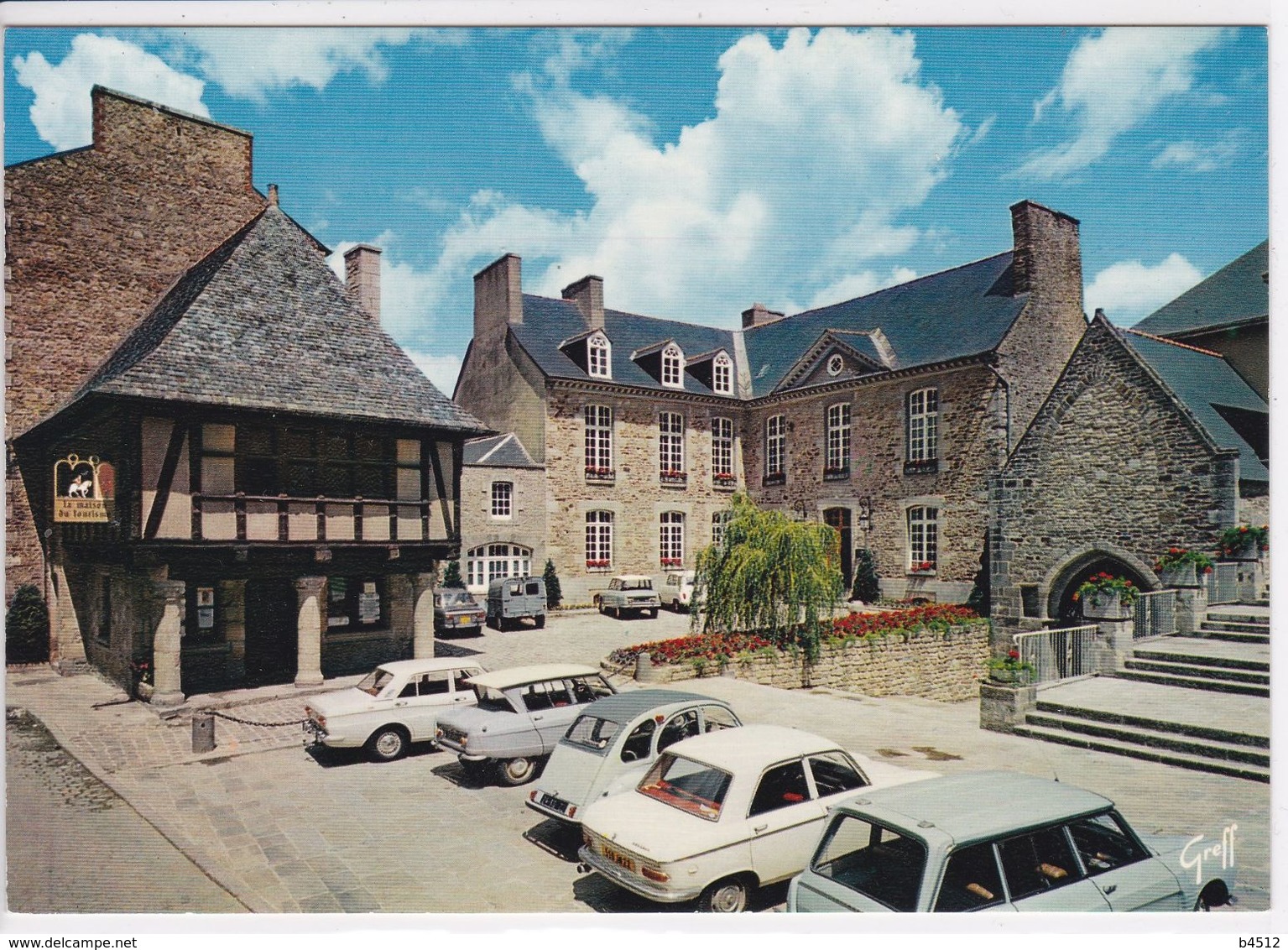 22 DINAN Hôtel Kératry  Et Le Théatre , Voiture Année 1950 ,Citroen 2 CV Ami 6 , Peugeot 204 - Dinan