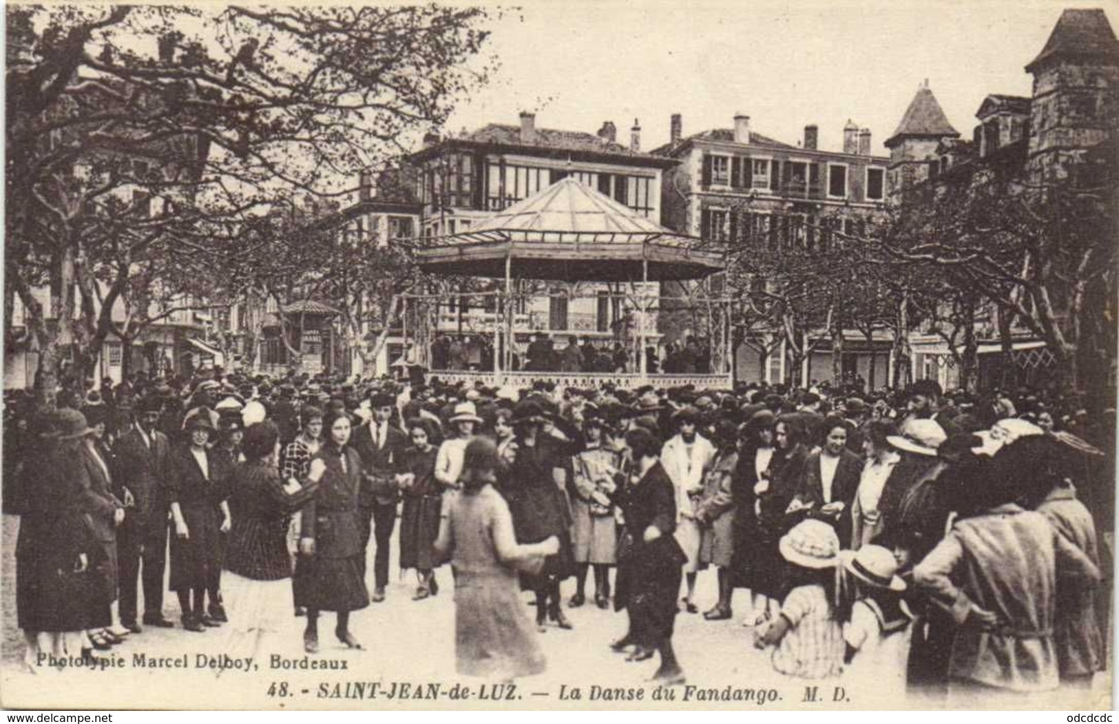 SAINT JEAN DE LUZ La Danse Du Fandango Kiosque Foule Danseurs RV - Saint Jean De Luz