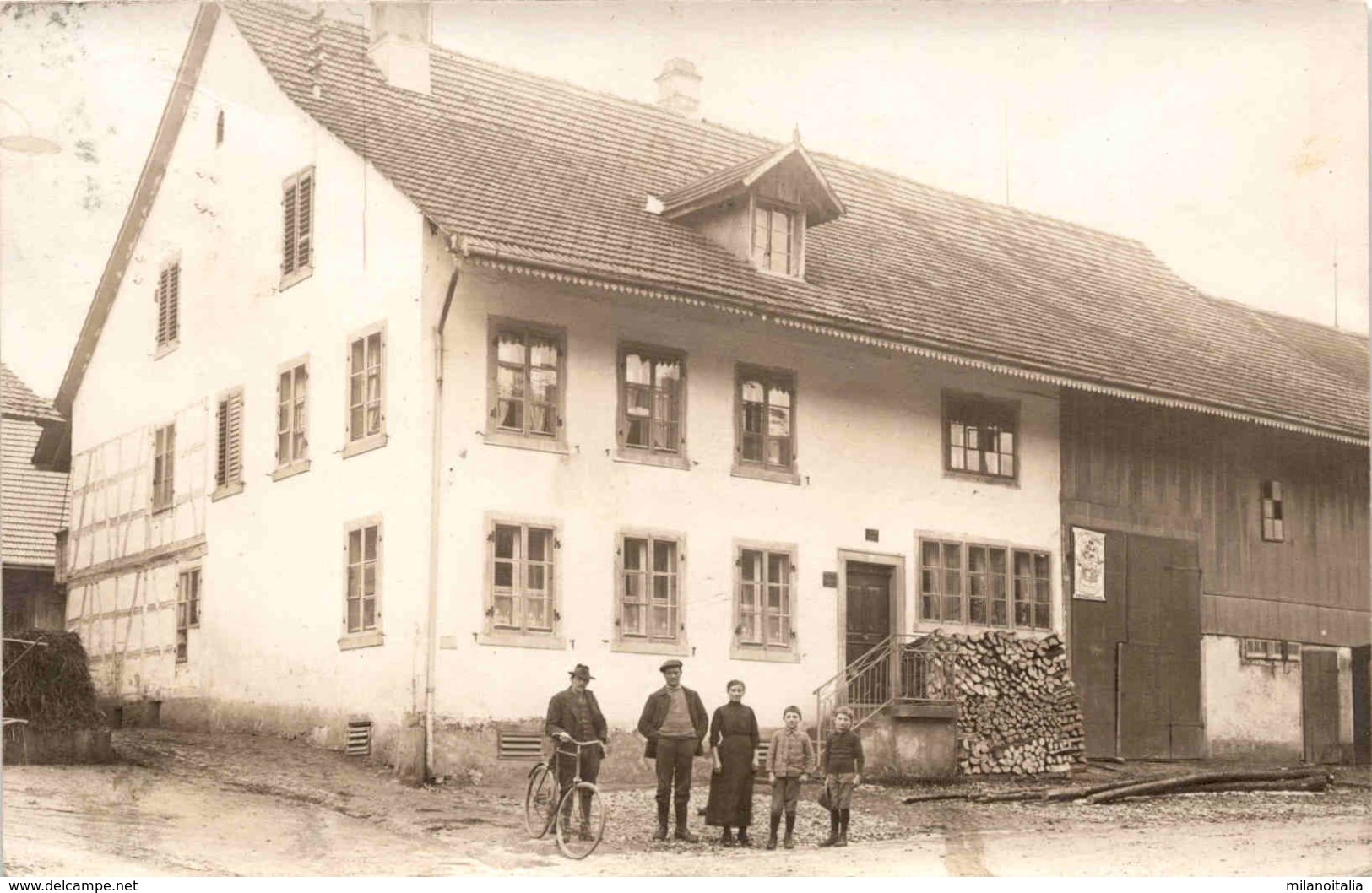 Bauernhaus Mit Personengruppe * Poststempel Neftenbach 5. 3. 1919 - Autres & Non Classés