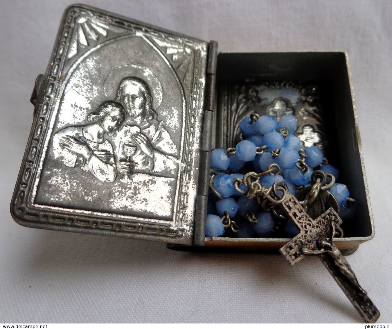 lot de 12 petits objets religieux : croix , chapelet et sa boîte , épinglette, médailles antique lot of cross, rosary,