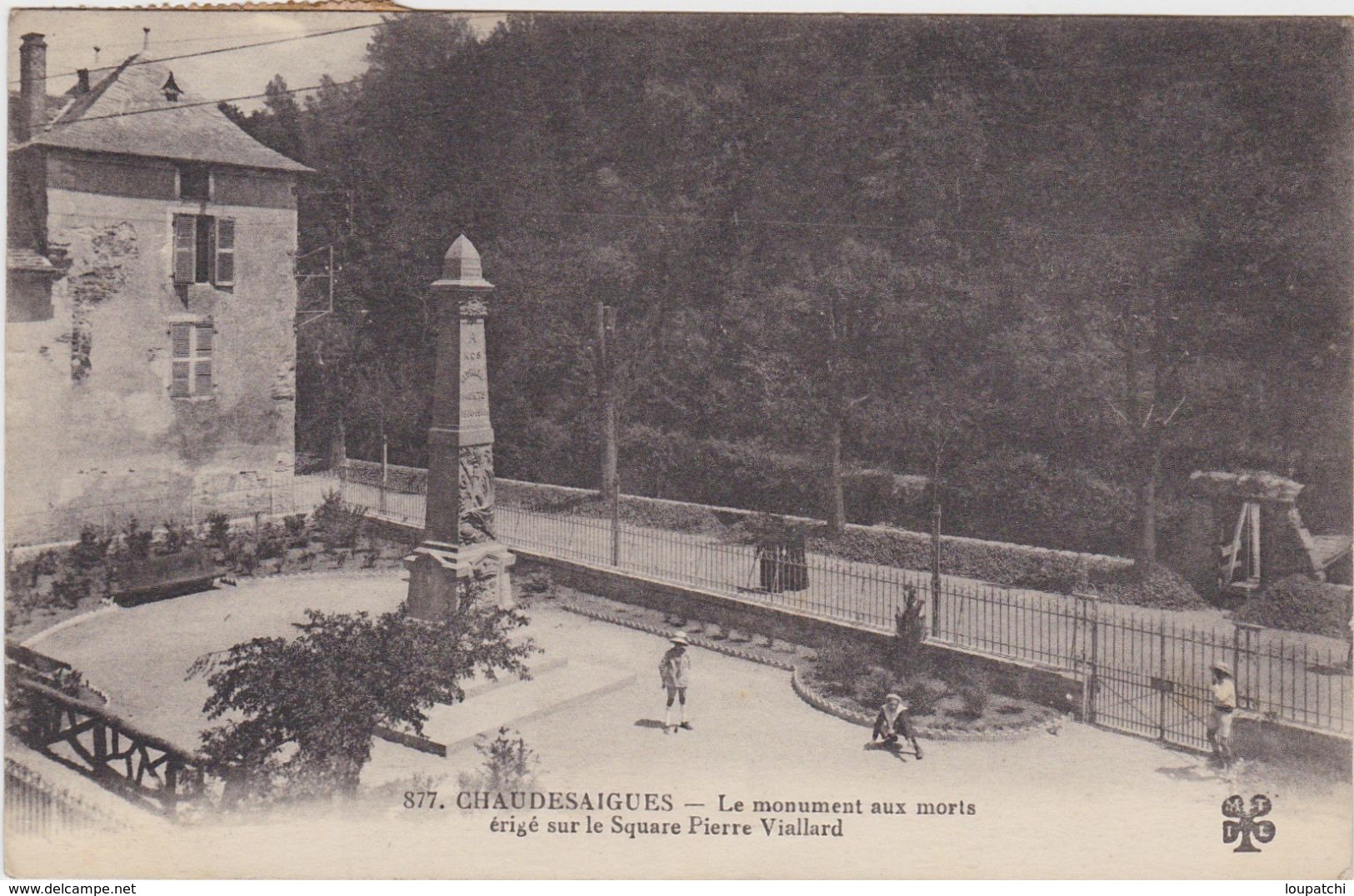 CHAUDESAIGUES Le Monument Aux Morts Erigé Sur Le Square Pierre Viallard - Other & Unclassified