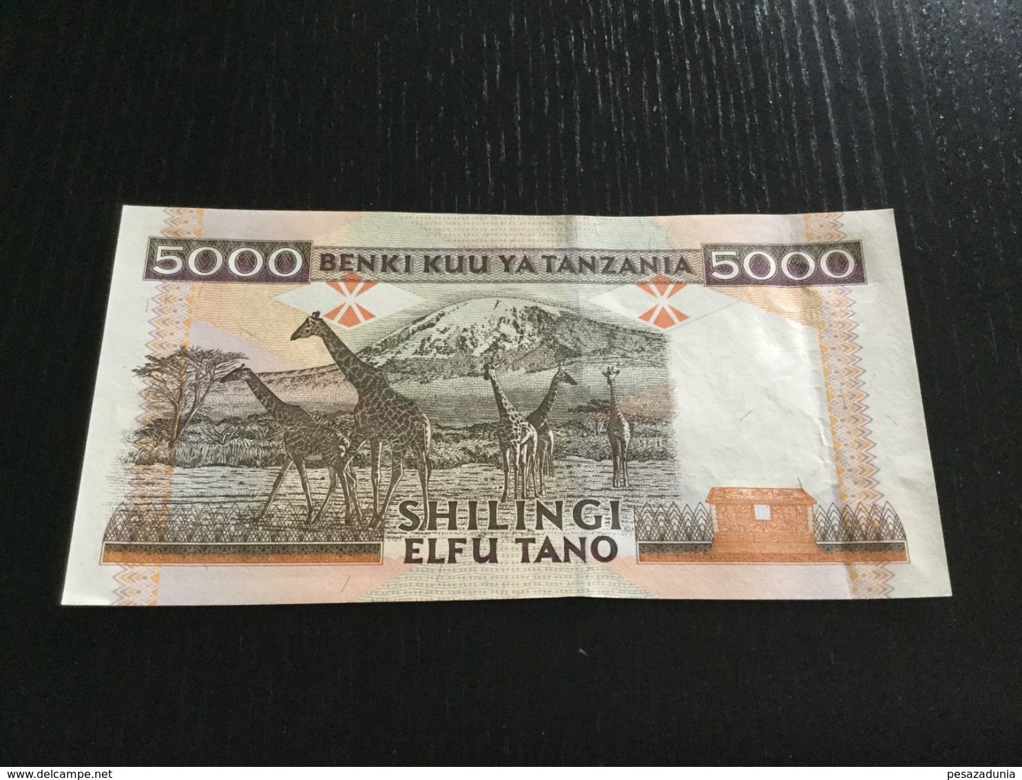 TANZANIA 5000 SHILLINGS BANKNOTE (1997) P-32 Beautiful Banknote With Giraffes And Kilimanjaro! - Tansania