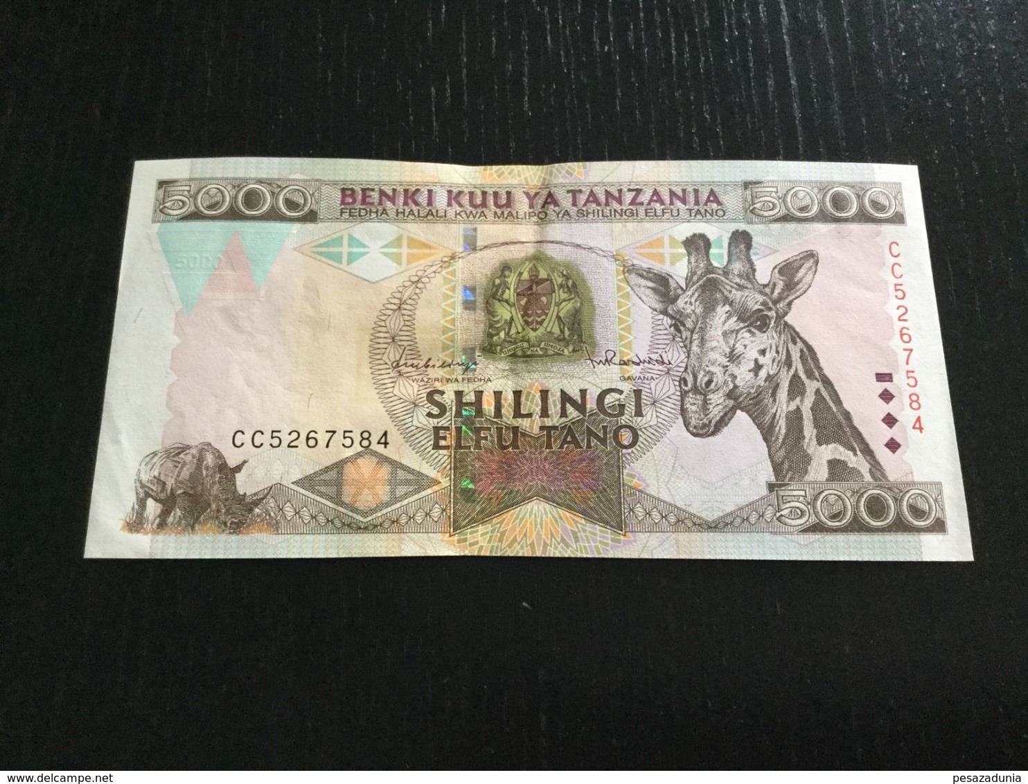 TANZANIA 5000 SHILLINGS BANKNOTE (1997) P-32 Beautiful Banknote With Giraffes And Kilimanjaro! - Tanzanie