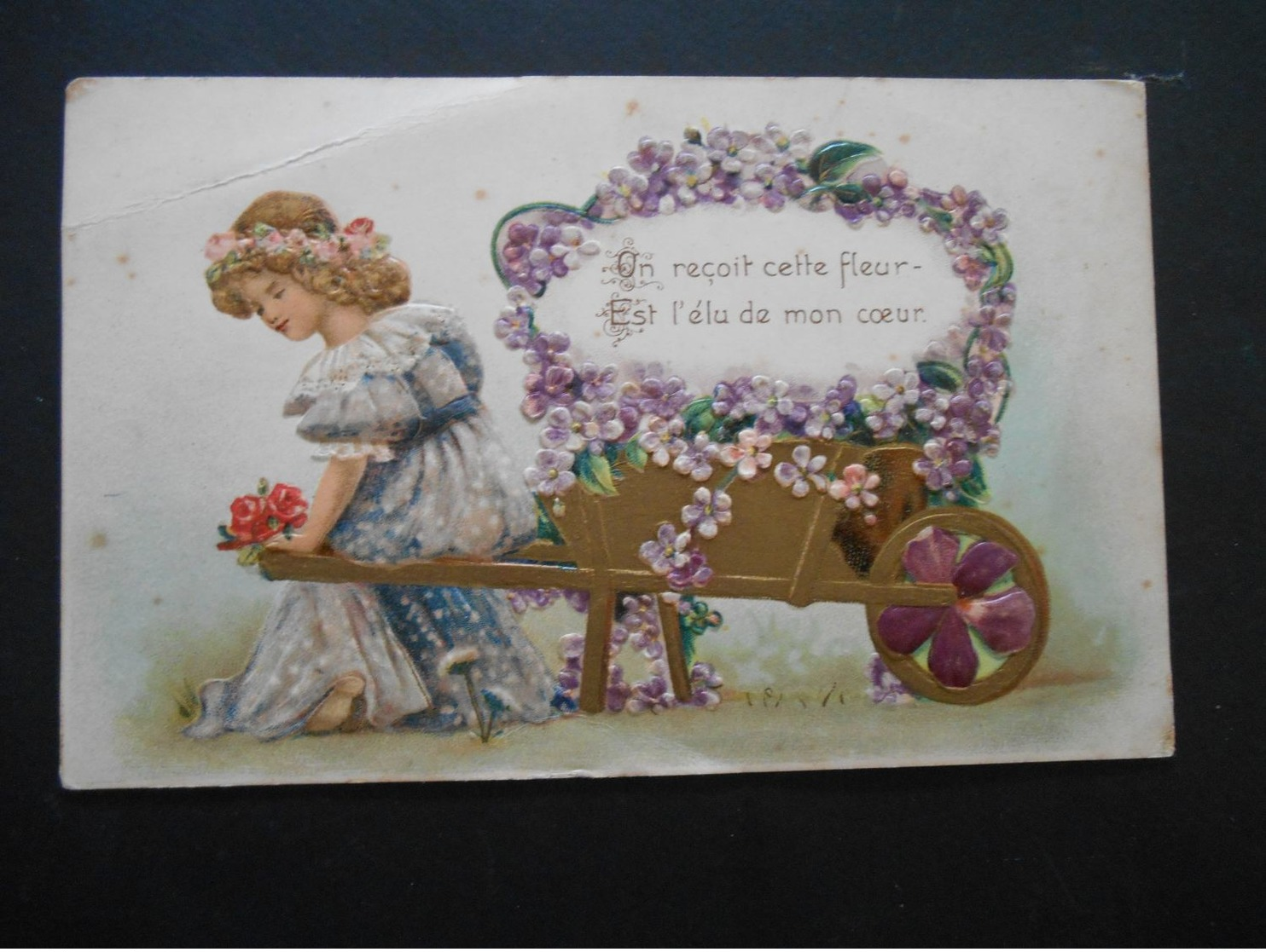Petite Fille élégante Assise Sur Brouette Pleine De Violettes - Dorure - Gaufrée - N° 189 - Altri & Non Classificati