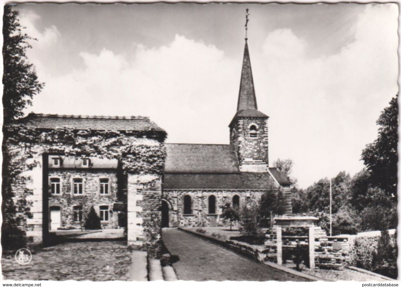 Chaumont - L\'Eglise Et La Cure - Chaumont-Gistoux