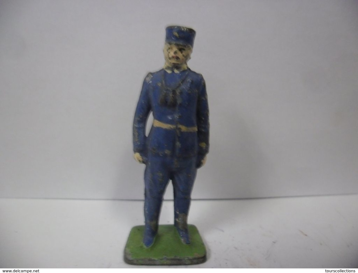 FIGURINE SOLDAT :  OFFICIER Aux Jumelles - MILITAIRE GUERRE - GM LR DC HR PLOMB CREUX CBG ? - Soldats De Plomb