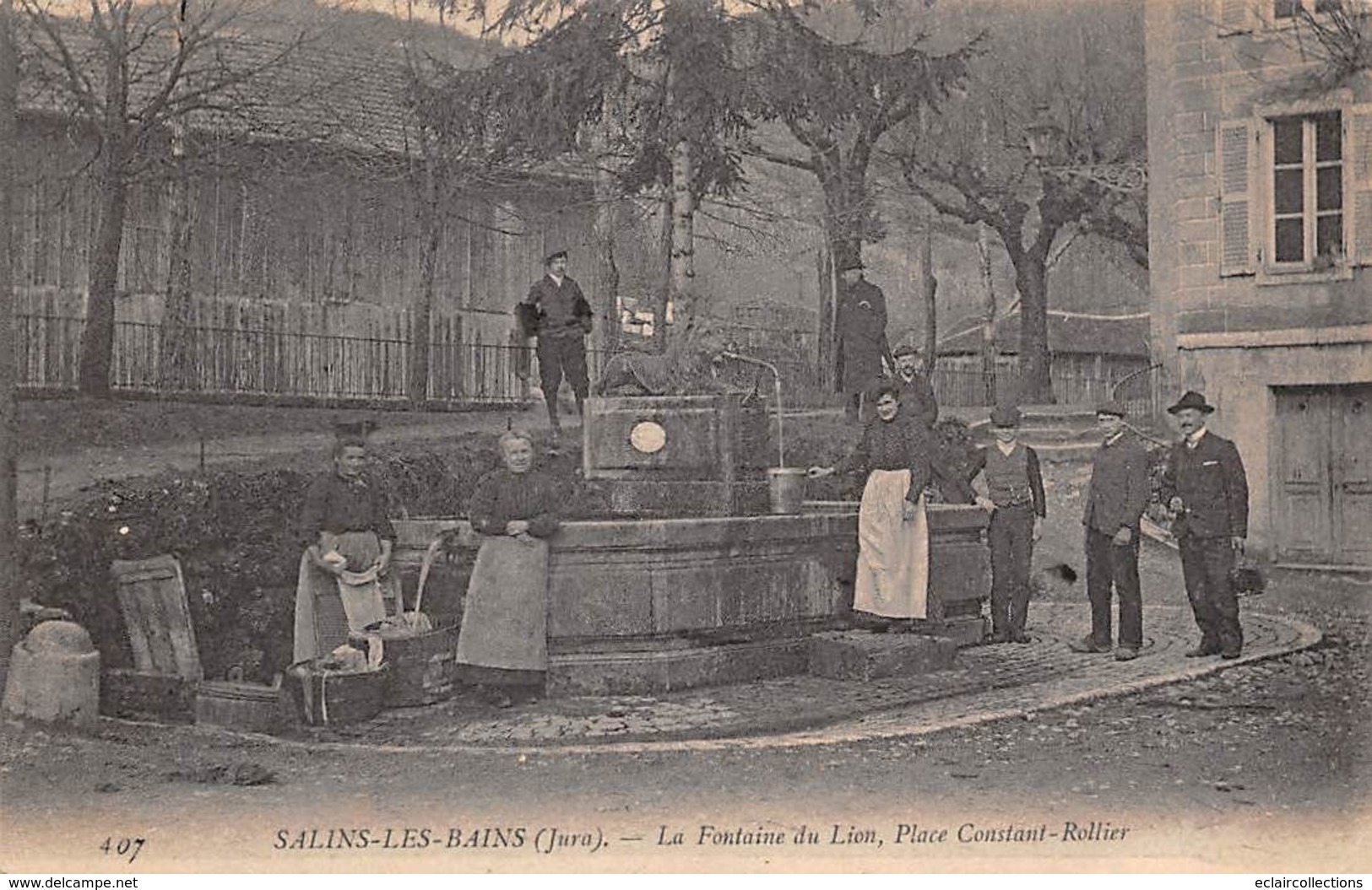 Salins Les Bains         39        La Fontaine Du Lion Place Constant Rollier          ( Voir Scan) - Autres & Non Classés