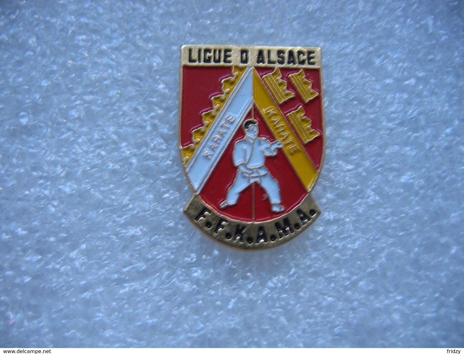 Pin's De La Ligue D'Alsace De Karaté. FFKAMA (Fédération Française De Karaté Et Disciplines Associées (Arts Martiaux - Judo