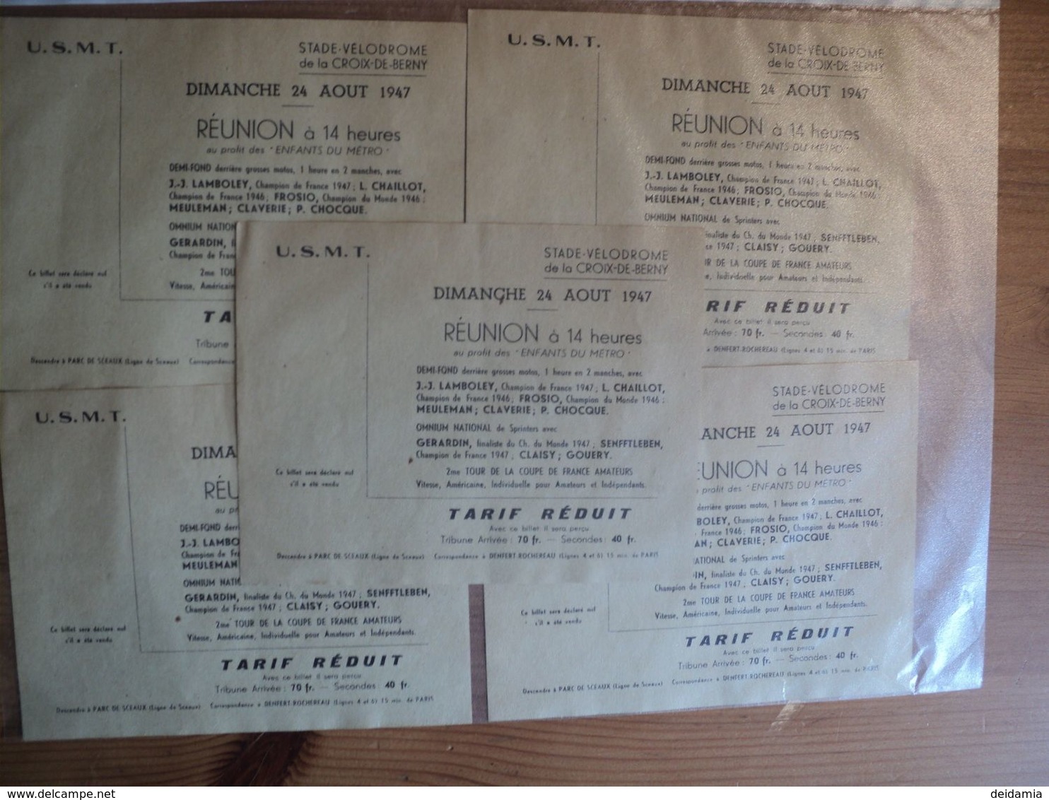 LOT DE 5 VIEUX TICKETS DU STADE VELODROME DE LA CROIX DE BERNY. 24 AOUT 1947 USMT. REUNION CYCLISTE AU PROFIT DES ENFAN - Tickets D'entrée