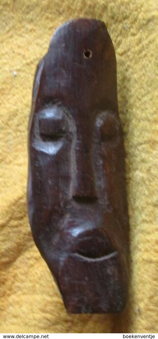 Lega - Originele Talisman Met 2 Figuren In Gerookt Ivoor.- Amulette Originale En Ivoire Fumée Représentent Deux Figures - Arte Africano