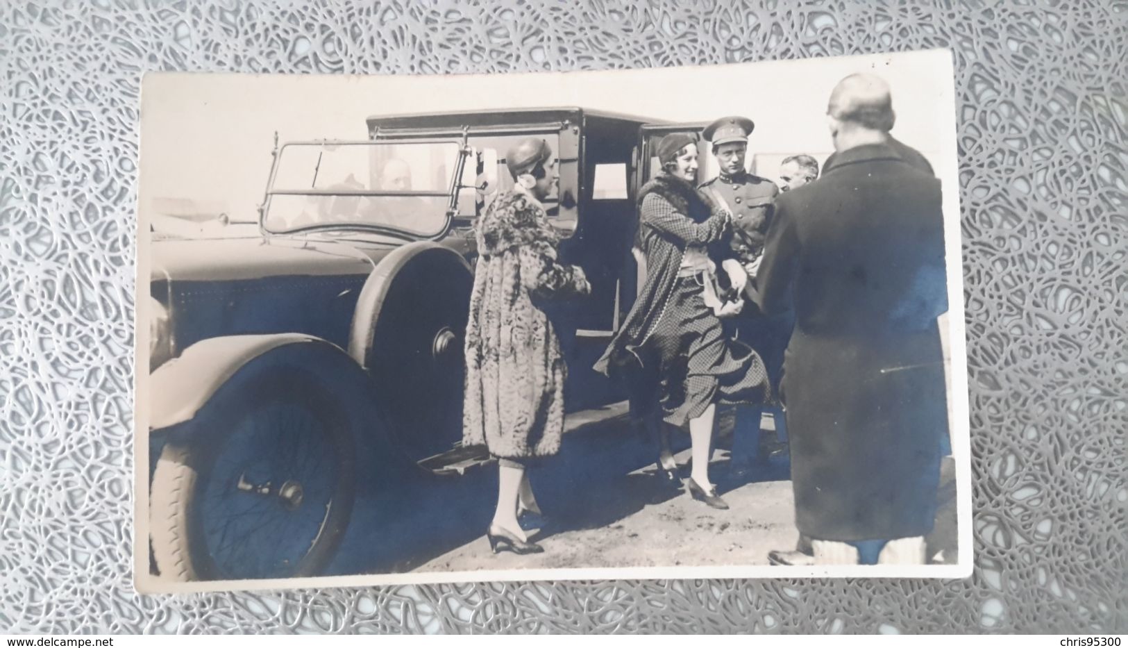 CARTE PHOTO - EVERE -  AERODROME - REINE ASTRID ET ROI BAUDOIN - FAMILLE ROYALE BELGE - AUTOMOBILE - VOITURE - BELGIQUE - Evere