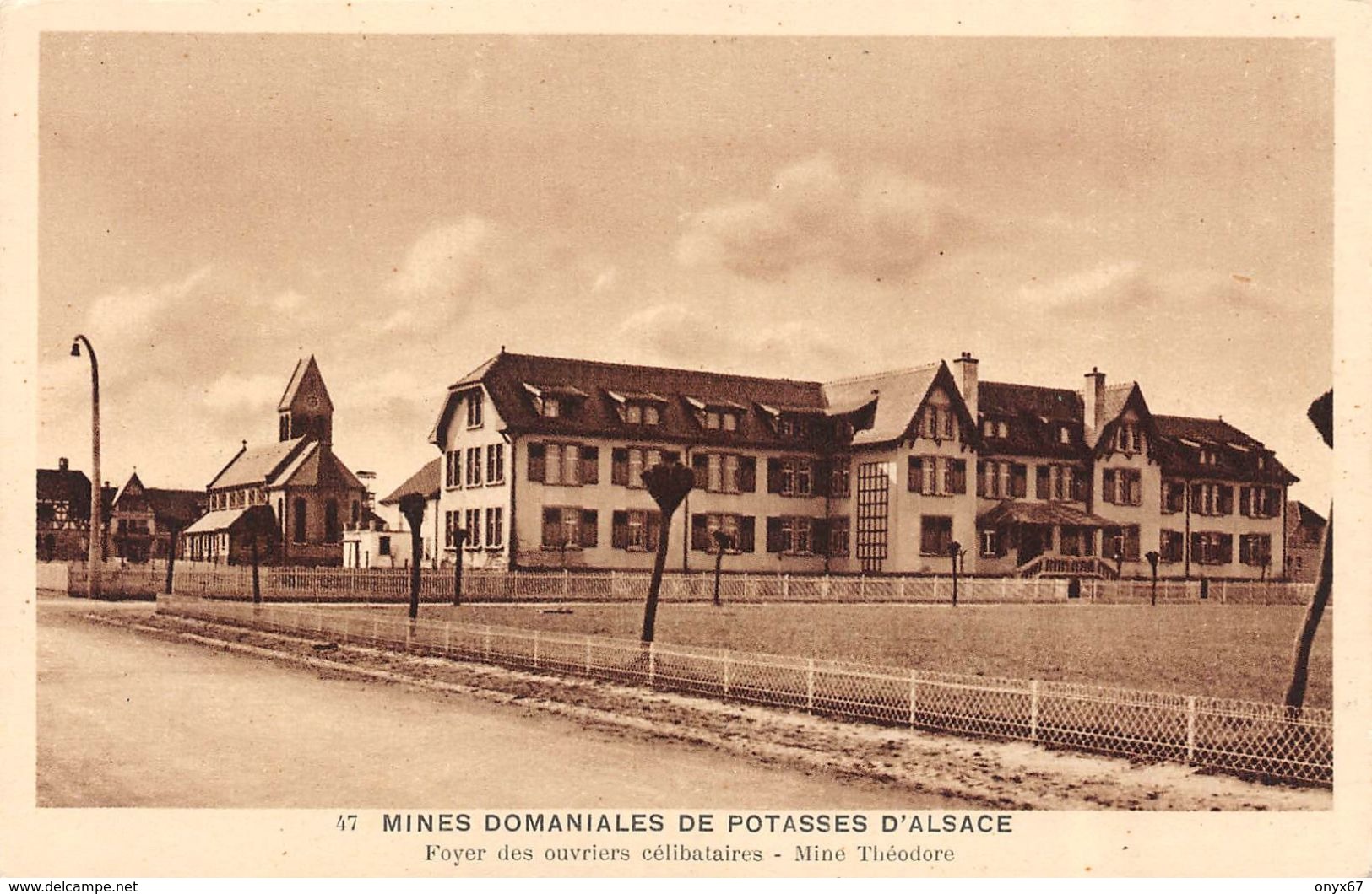 WITTENHEIM (68-Haut-Rhin) Foyer Ouvriers Célibataires Mine Théodore Potasse- Usines-Usine Alsace-MINE-MINEUR-INDUSTRIE - Wittenheim