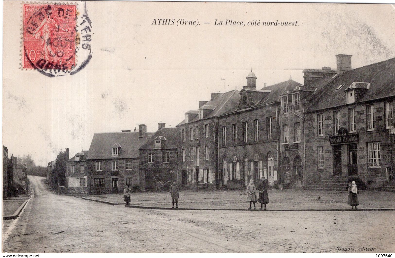 ATHIS ( Orne ) La Place, Côté Nord-ouest - Athis De L'Orne