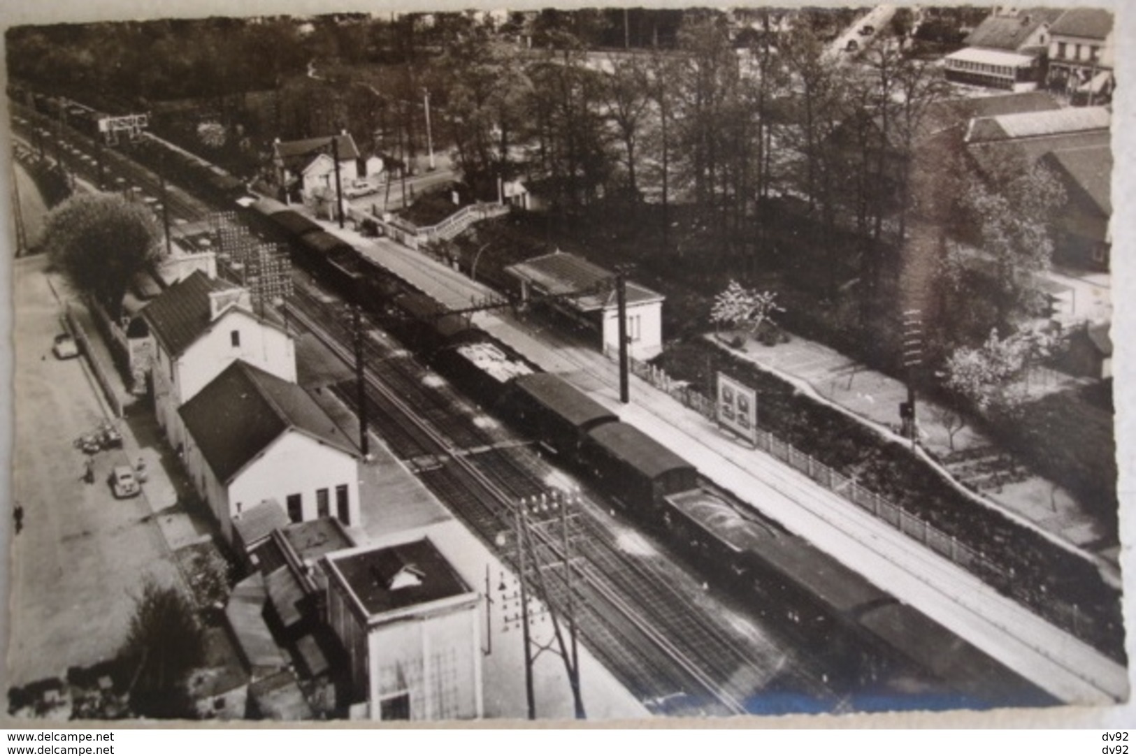 ESSONNE SAINTE GENEVIEVE DES BOIS EN AVION AU DESSUS DE LA GARE AVEC TRAIN - Sainte Genevieve Des Bois