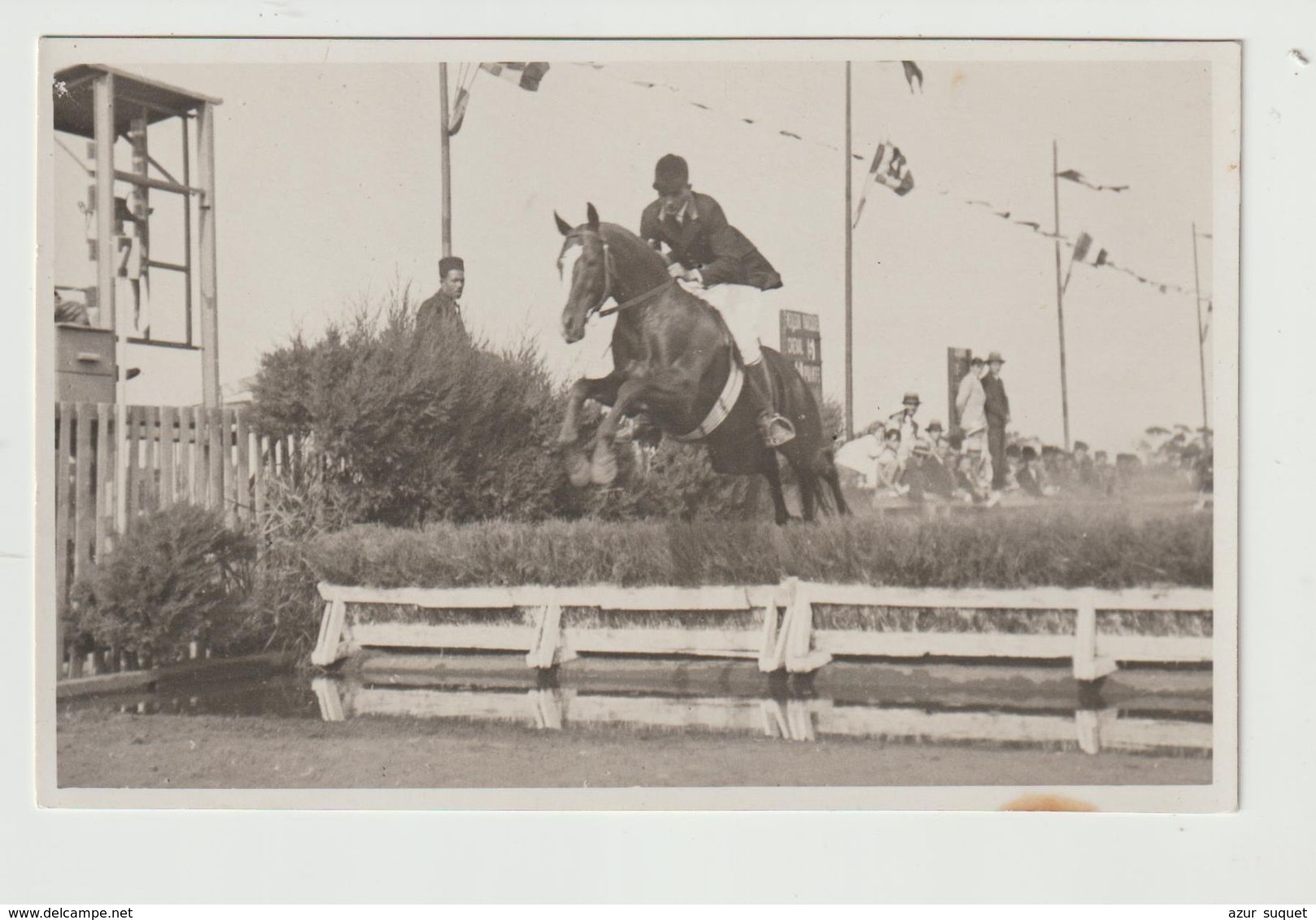 FRANCE . / CP PHOTO /SAUT D'UNE HAIE - Reitsport