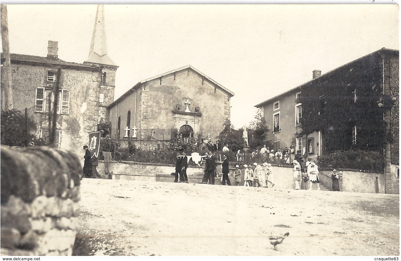 HENNECOURT   CENTENAIRE DE ST ROCH    PROCESSION DEVANT L'EGLISE    1954   CARTE PHOTO ANIMEE - Sonstige & Ohne Zuordnung