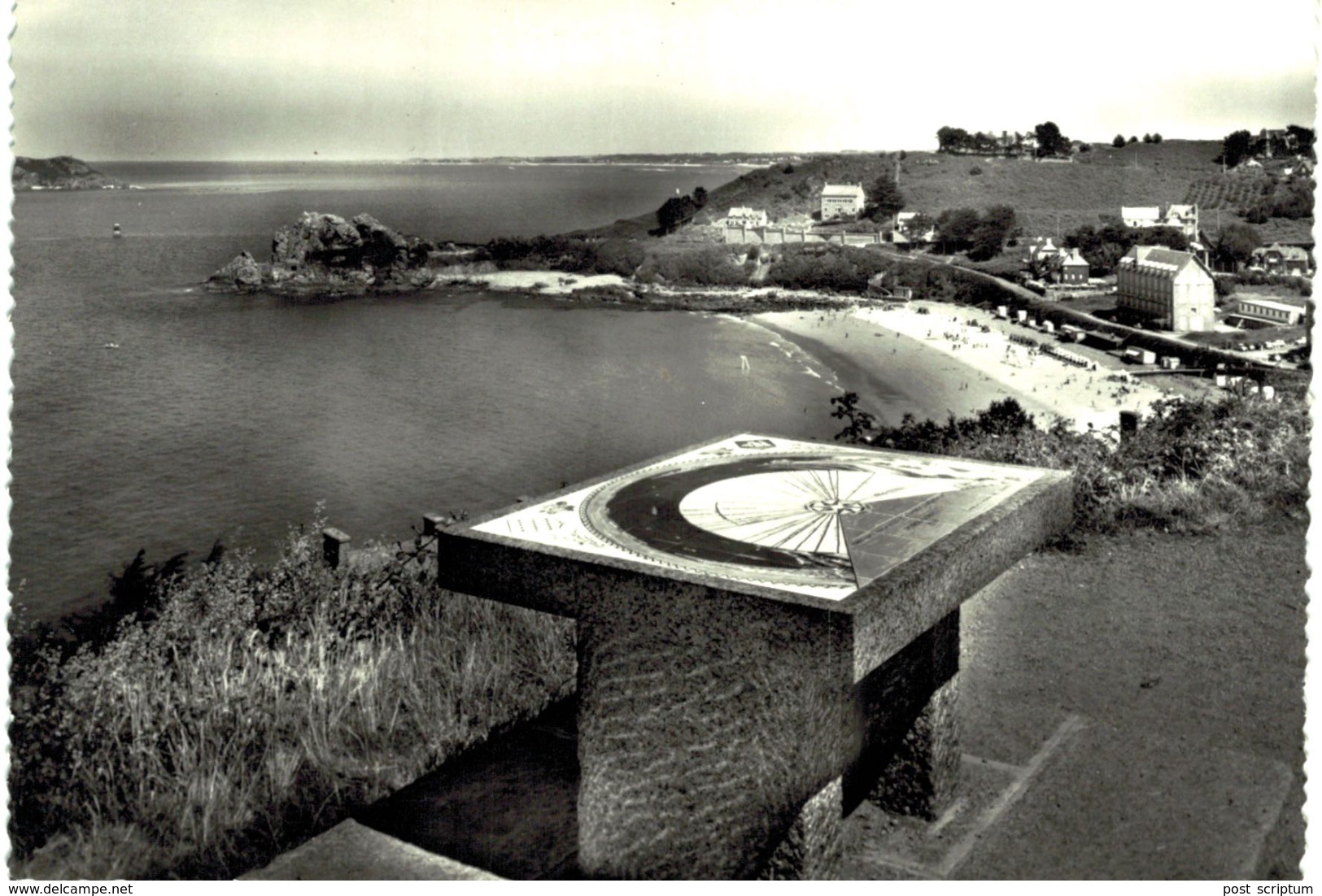 Perros Guirec - Du Square Kléber Colombes La Table D'orientation Et La Plage De Trestignel - Morieux