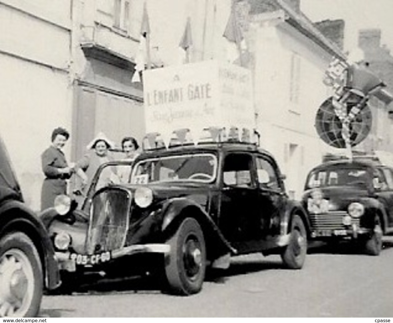 PHOTO Photographie Amateur : Voiture TRACTION AVANT CITROËN Caravane Publicitaire (immatriculation 60 ) Car Automobile - Coches