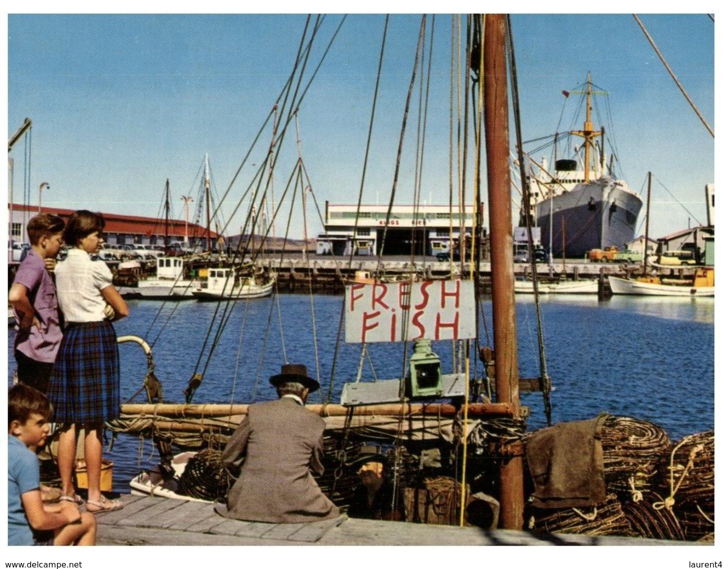 (A 9) Australia - TAS - Hobart Victoria Dock With Ship & Fish - Port Arthur