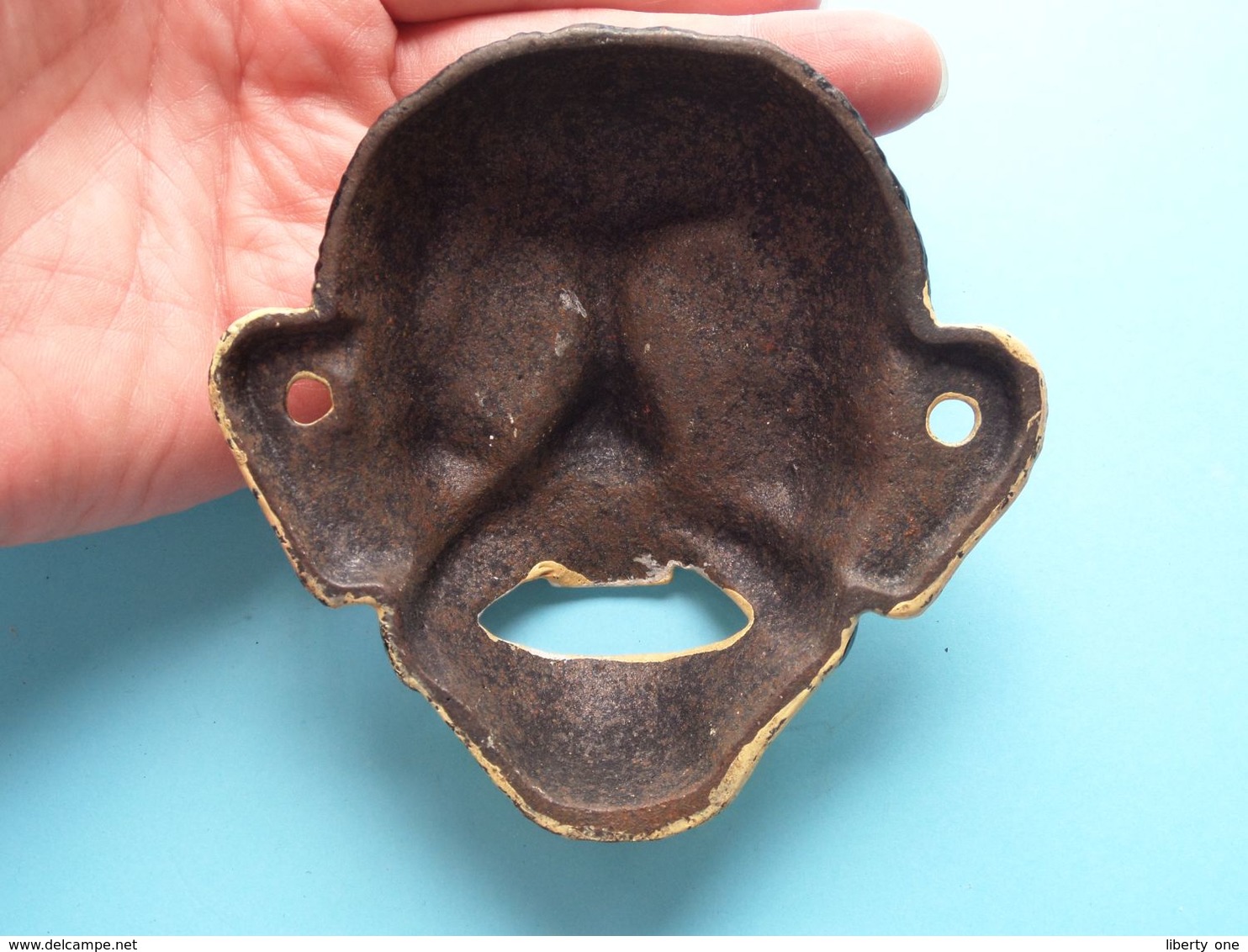 MASK - MASQUE - MASKER ( FLAPOOR > 4 EYES ) Bottle Opener ** R A R E ** CAST IRON FONTE GIETIJZER ( +/- 310 Gr. ) - Ferretería