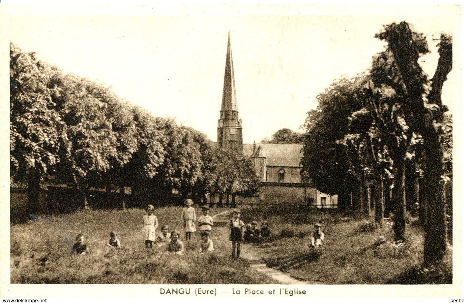 N°1415 R -cpa Dangu -la Place Et L'église- - Dangu