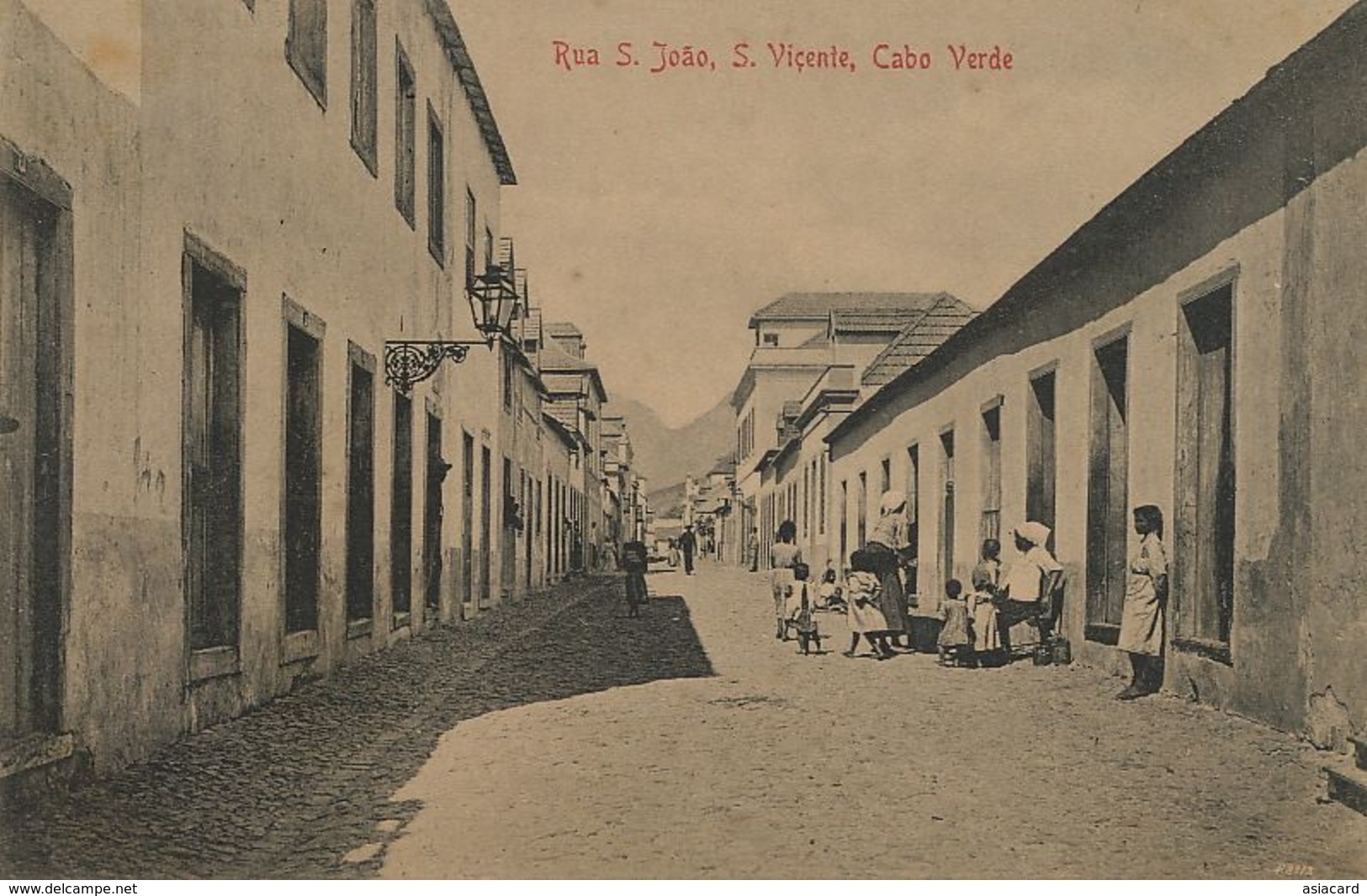 Rua S. Joao Sao Vicente Cabo Verde  Edit Bon Marché. Lampadaire à Petrole . Edit Bonucci Frusoni - Cape Verde