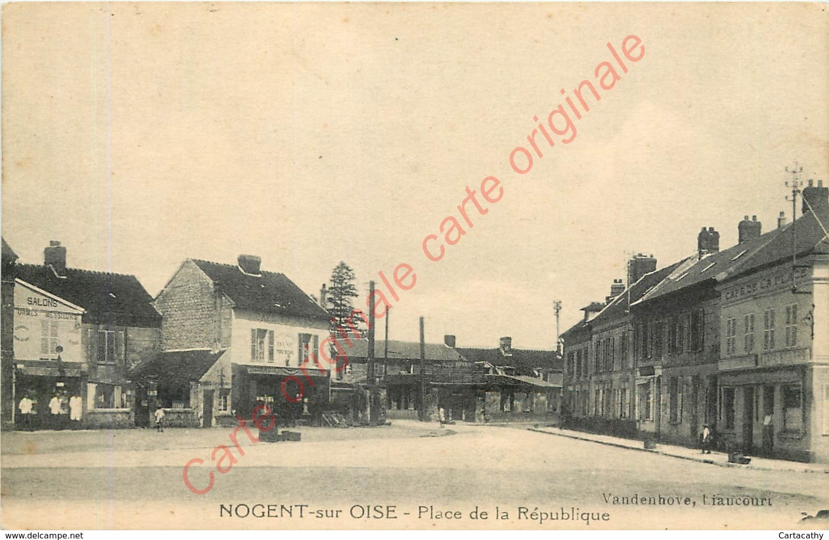 60.  NOGENT Sur OISE .  Place De La République . - Nogent Sur Oise