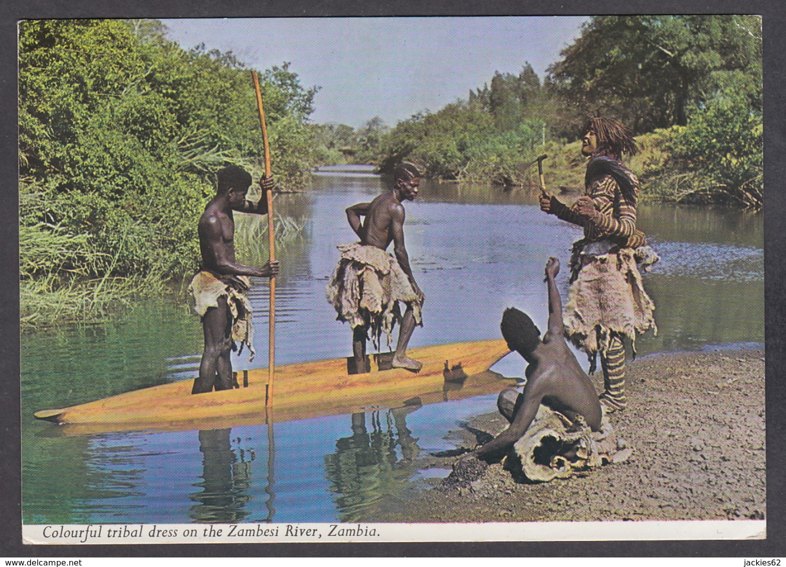 114664/ ZAMBIA, Colourful Tribal Dress On The Zambesi River - Zambie