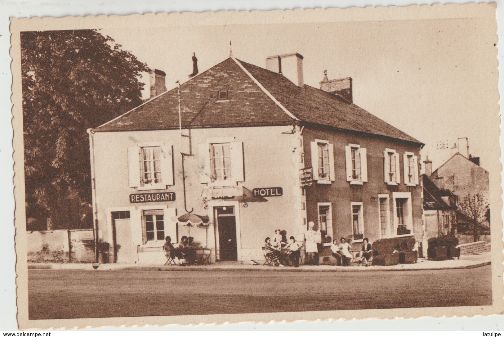 Sancergues  18   Hotel-Restaurant De L'Esperance Avec Terrasse Tres Tres Animée - Sancergues