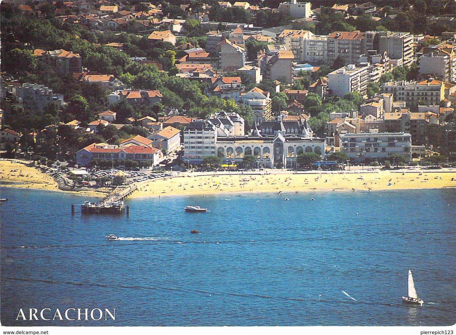 33 - Arcachon - La Jetée Et Le Casino Bordés Par La Plage - Arcachon