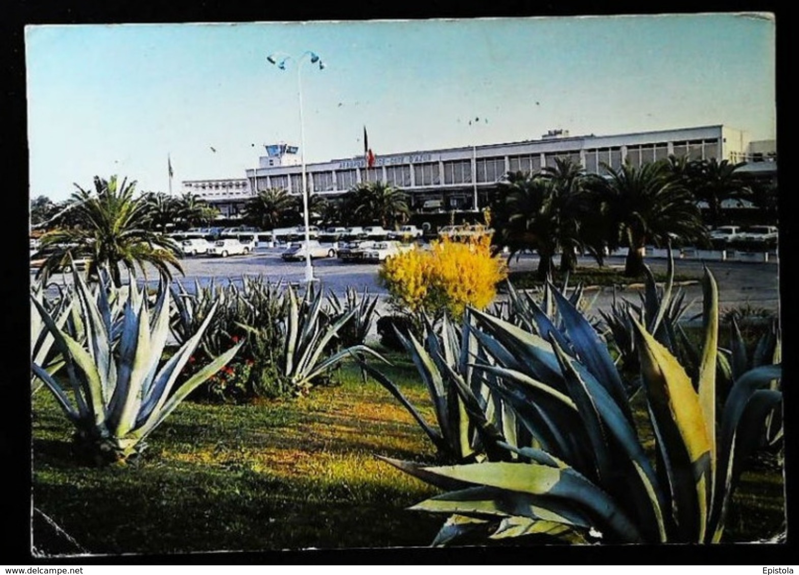 NICE COTE D'AZUR  - Parking & Agaves 1960 (pli Partiel Et Usure En Coin) - Aerodrome / Airport (Avion Aircraft Flugzeug) - Transport (air) - Airport