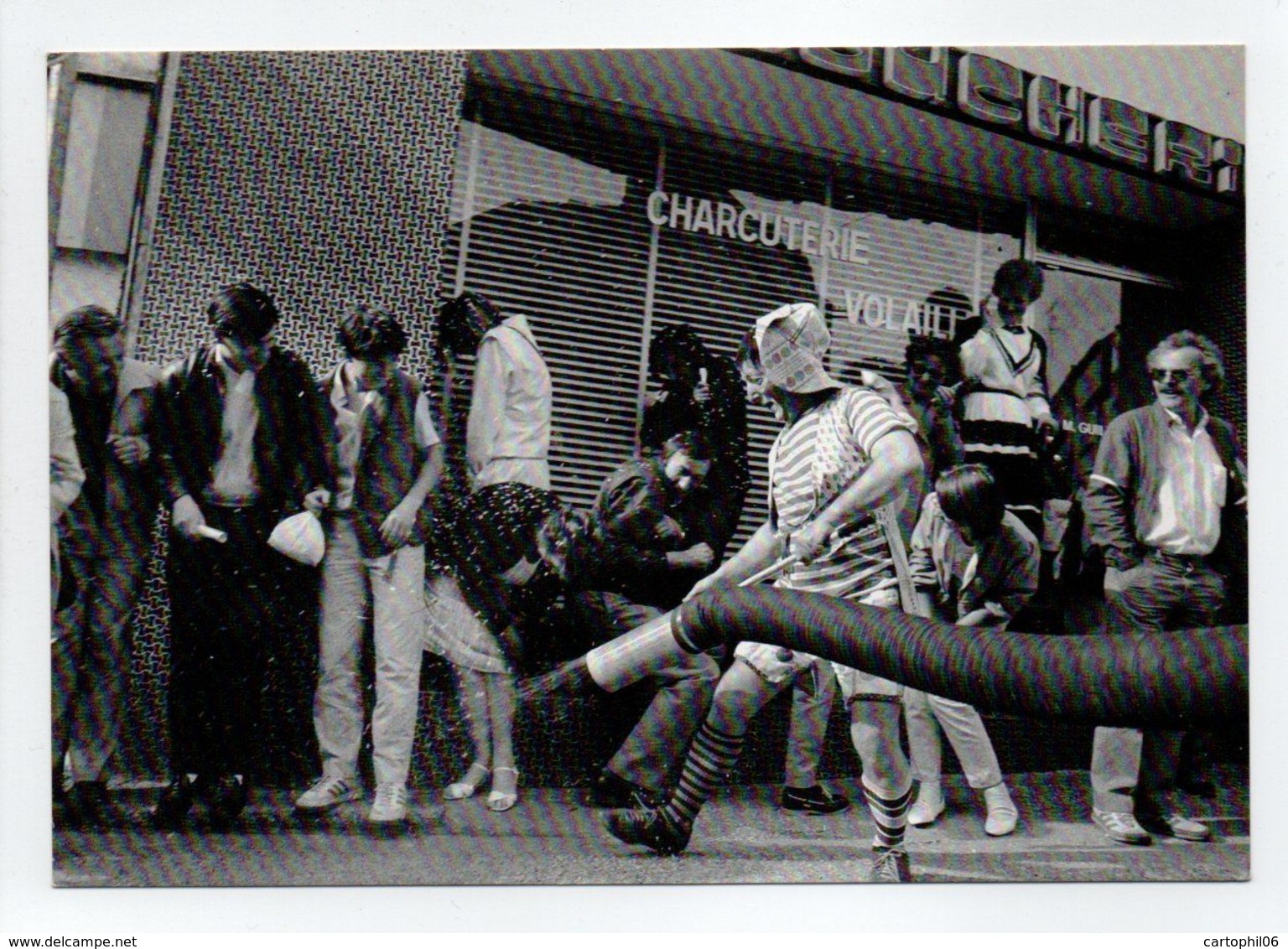 - CPM GUEMENE-SUR-SCORFF (56) - Cavalcade 1982 - Le Canon à Confettis - Photo YVON KERVINIO - - Guemene Sur Scorff