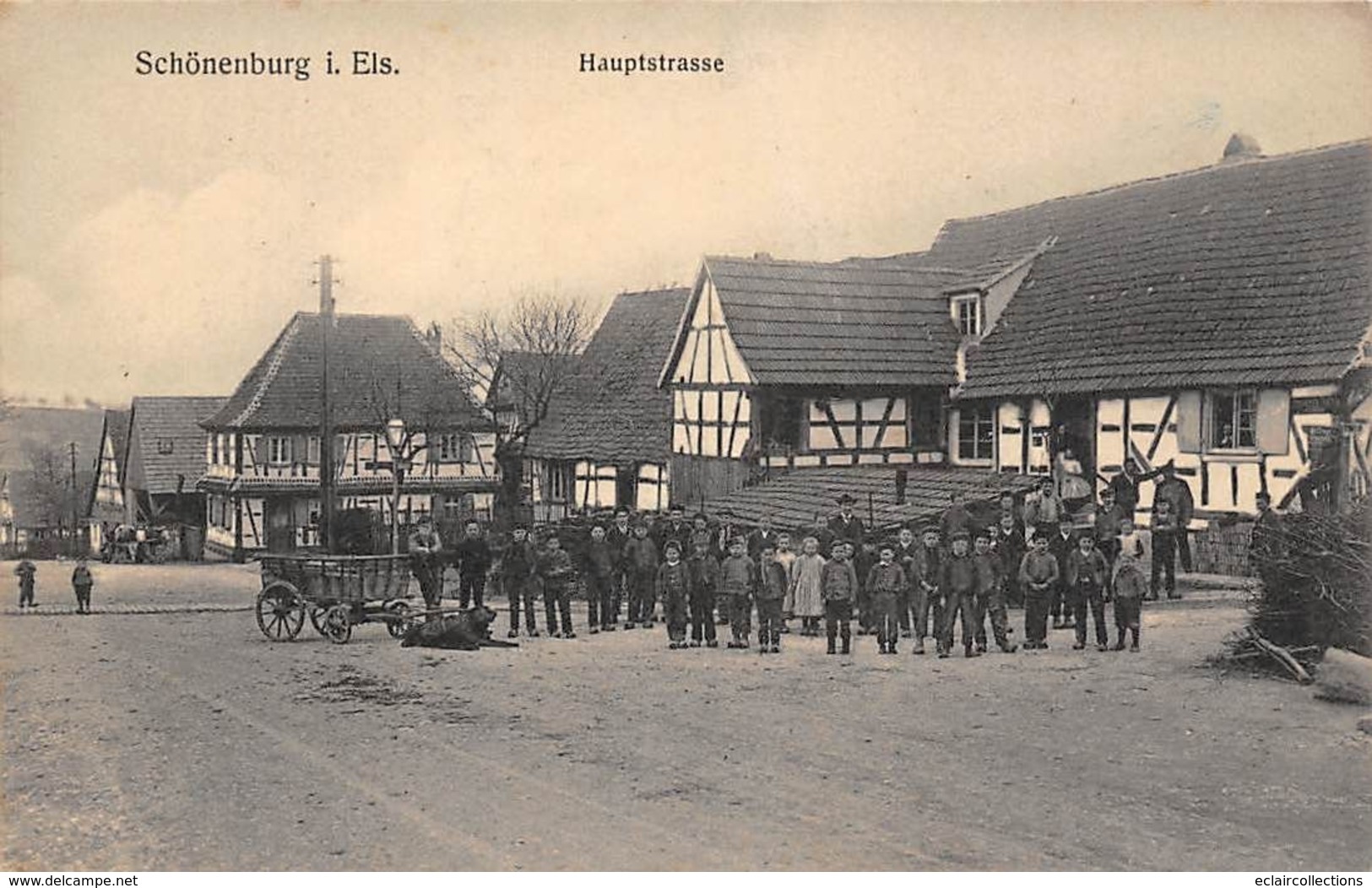 Schönenburg    67         Un Groupe à L'intérieur Du Village. Charrette Tirée Par Des Chiens        (voir Scan) - Autres & Non Classés