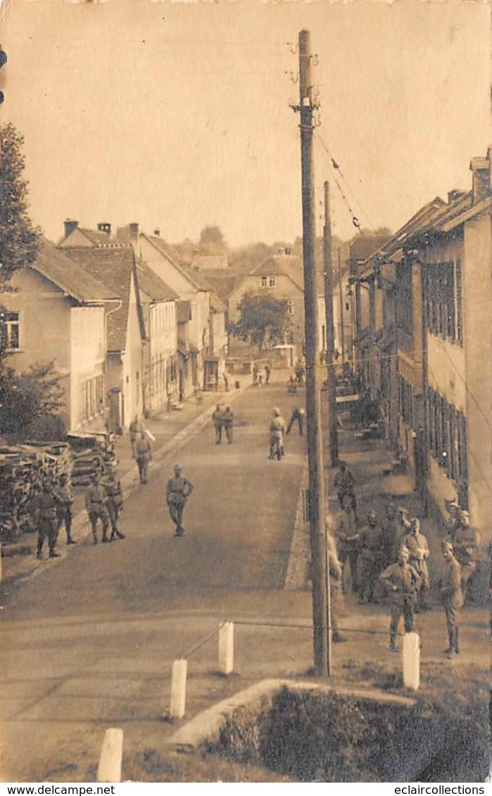 Viesterbach  ???  Nom Exact   SVP    67     Carte Photo De Militaires Dans Une Rue En Juin 1919         (voir Scan) - Sonstige & Ohne Zuordnung