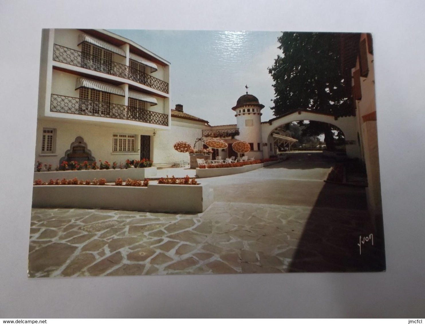 Le Patio Et Les Appartements De L'Hotel Jean Darroze Et Fils - Villeneuve De Marsan