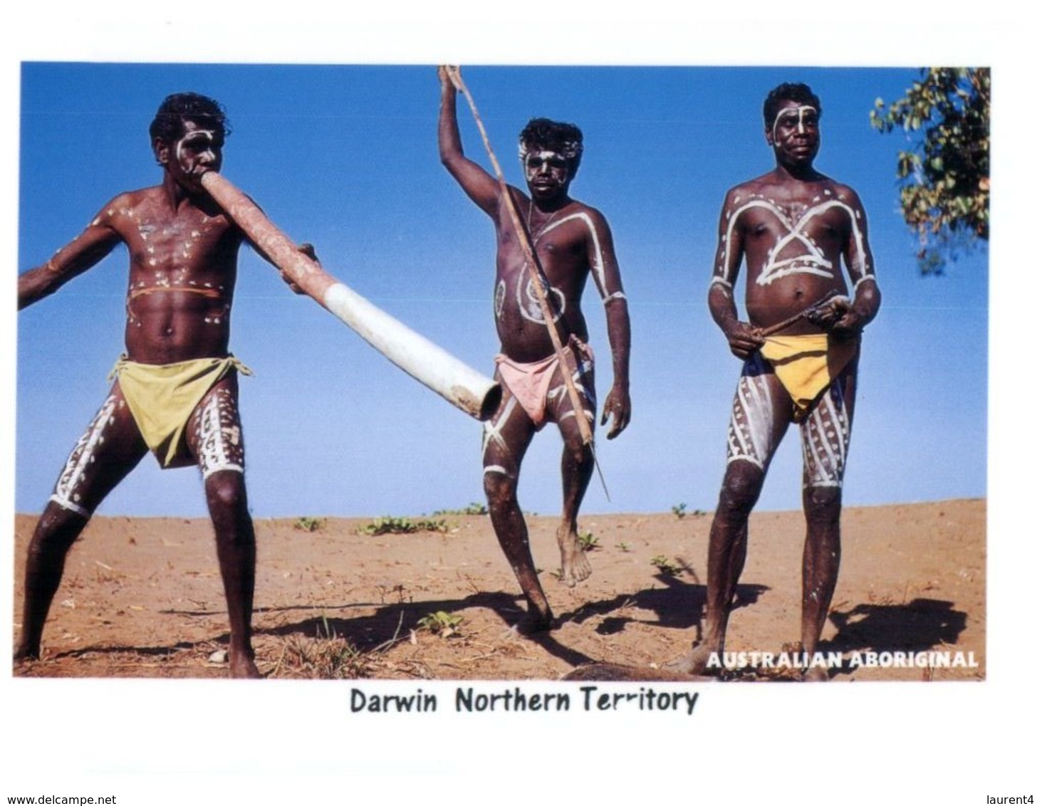 (A 16) Australia - Traditional Didgerido Playing & Warrior At Corroboree - Aborigènes