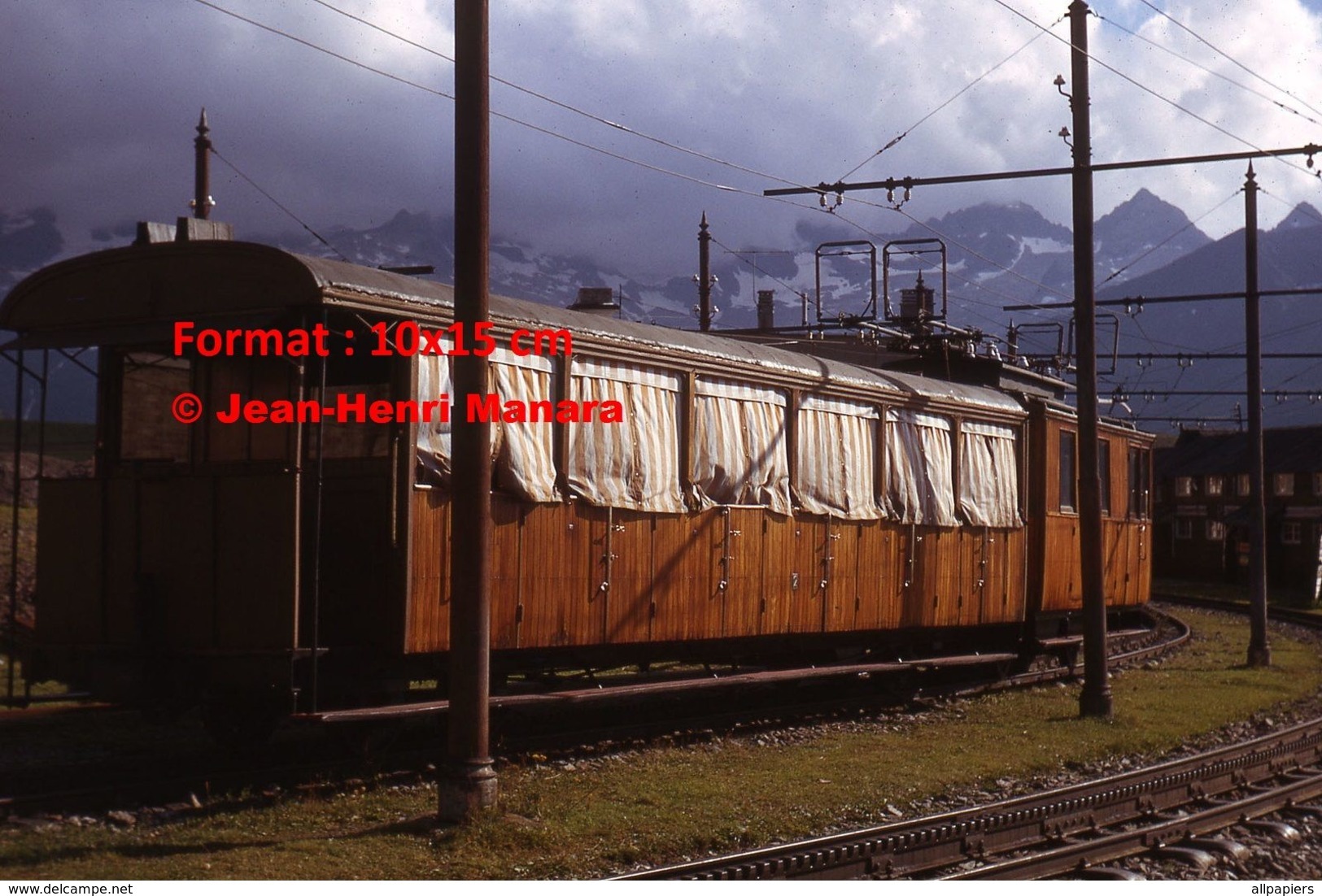Reproduction Photographie D'une Vue Du Wagon Avec Rideaux Tissus D'un Train à Crémaillère à Super-Bagnères En 1963 - Autres & Non Classés