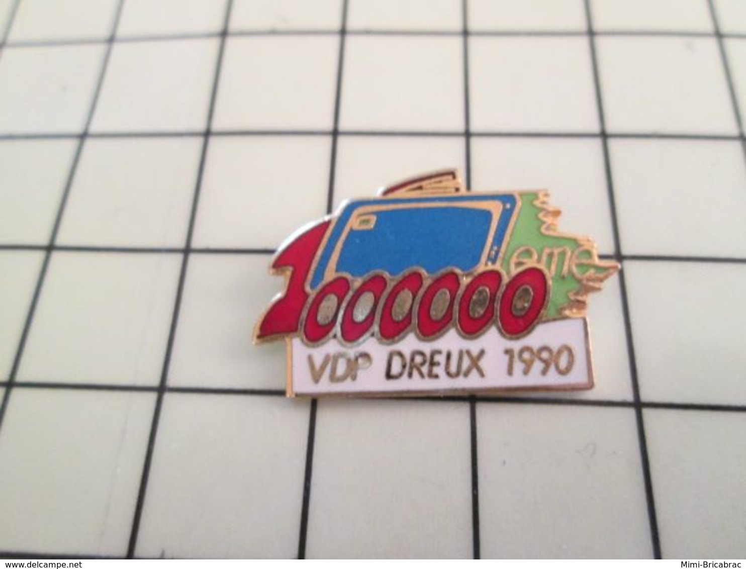 520 Pin's Pins / Rare & Belle Qualité !!! THEME MARQUES / 1000000e TELEVISEUR PHILIPS VDP DREUX 1990 Par FRAISSE - Banques