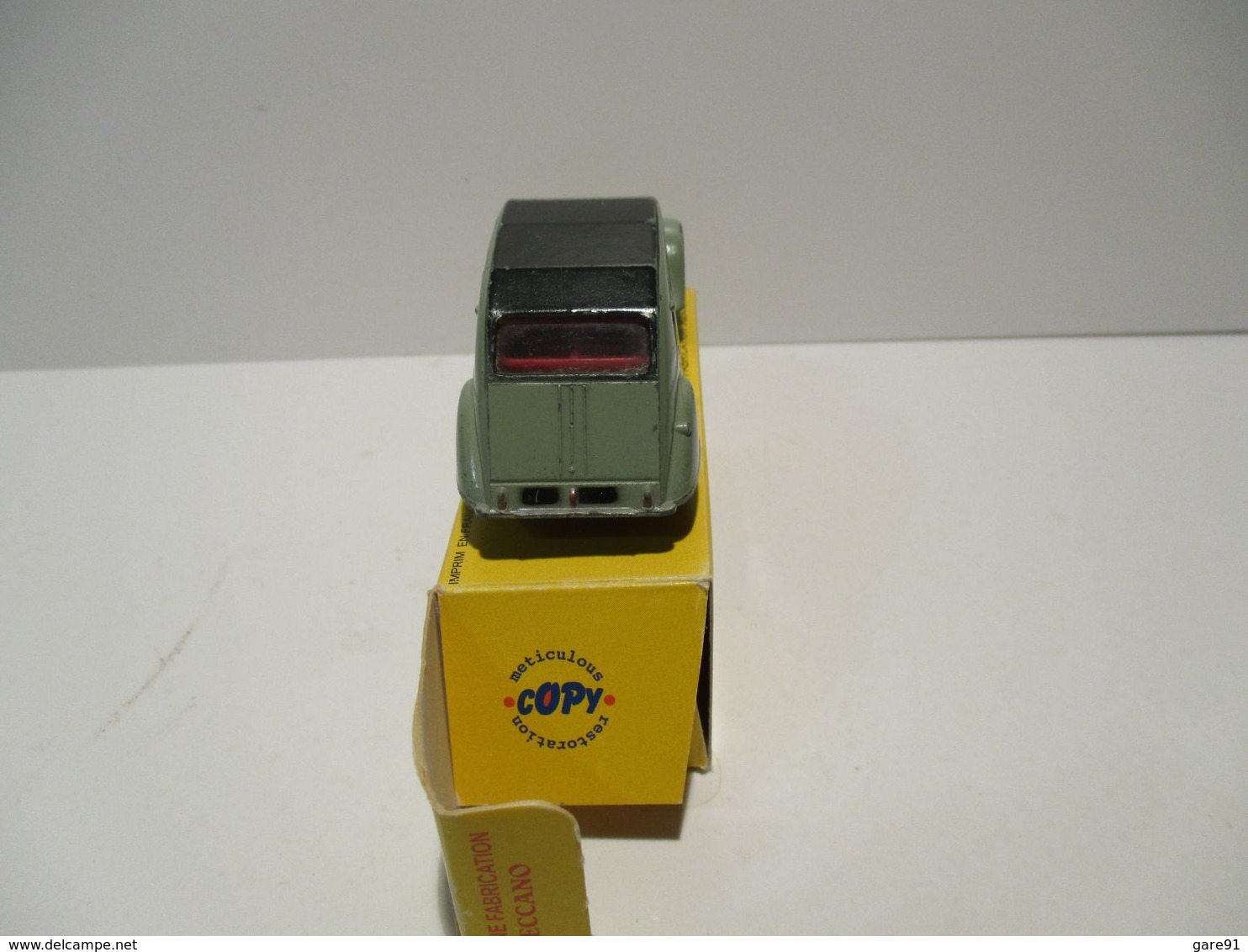 DINKY TOYS  FRANCE  2 Cv - Toy Memorabilia