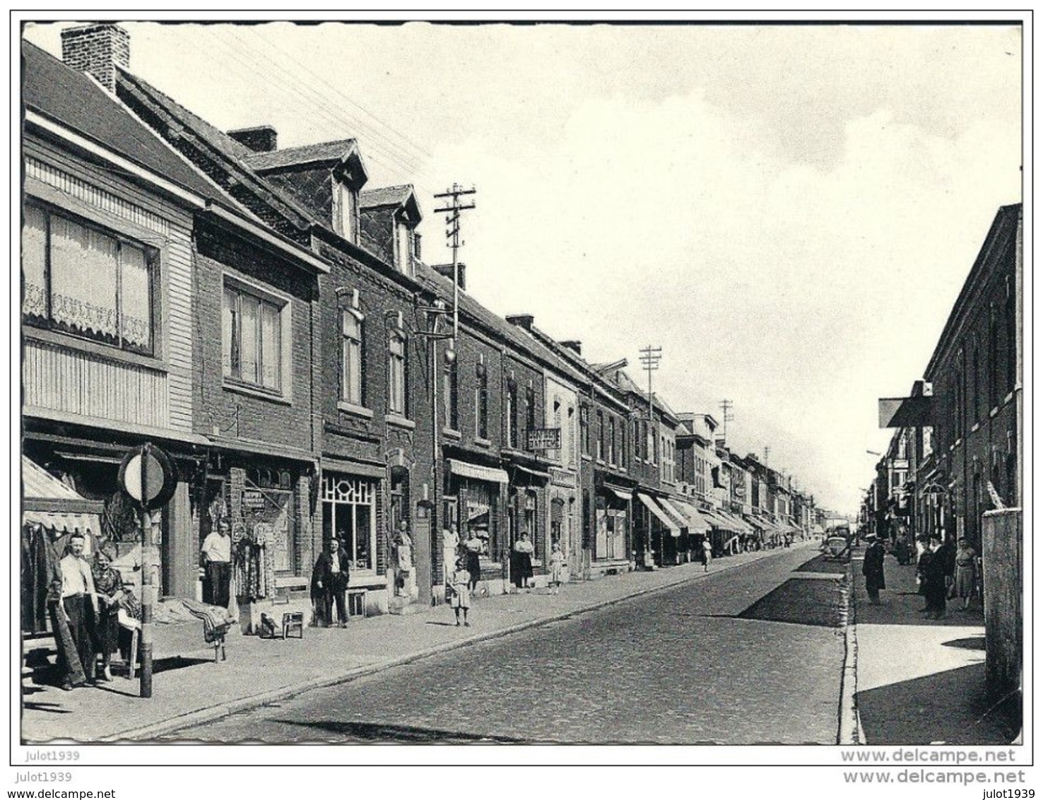 ERQUELINNES ..-- Rue Albert Ier . Nombreux Commerces .  1962 Vers BERTRIX ( Mr Mme DIDIER - MARTIN ) . Voir Verso . - Erquelinnes